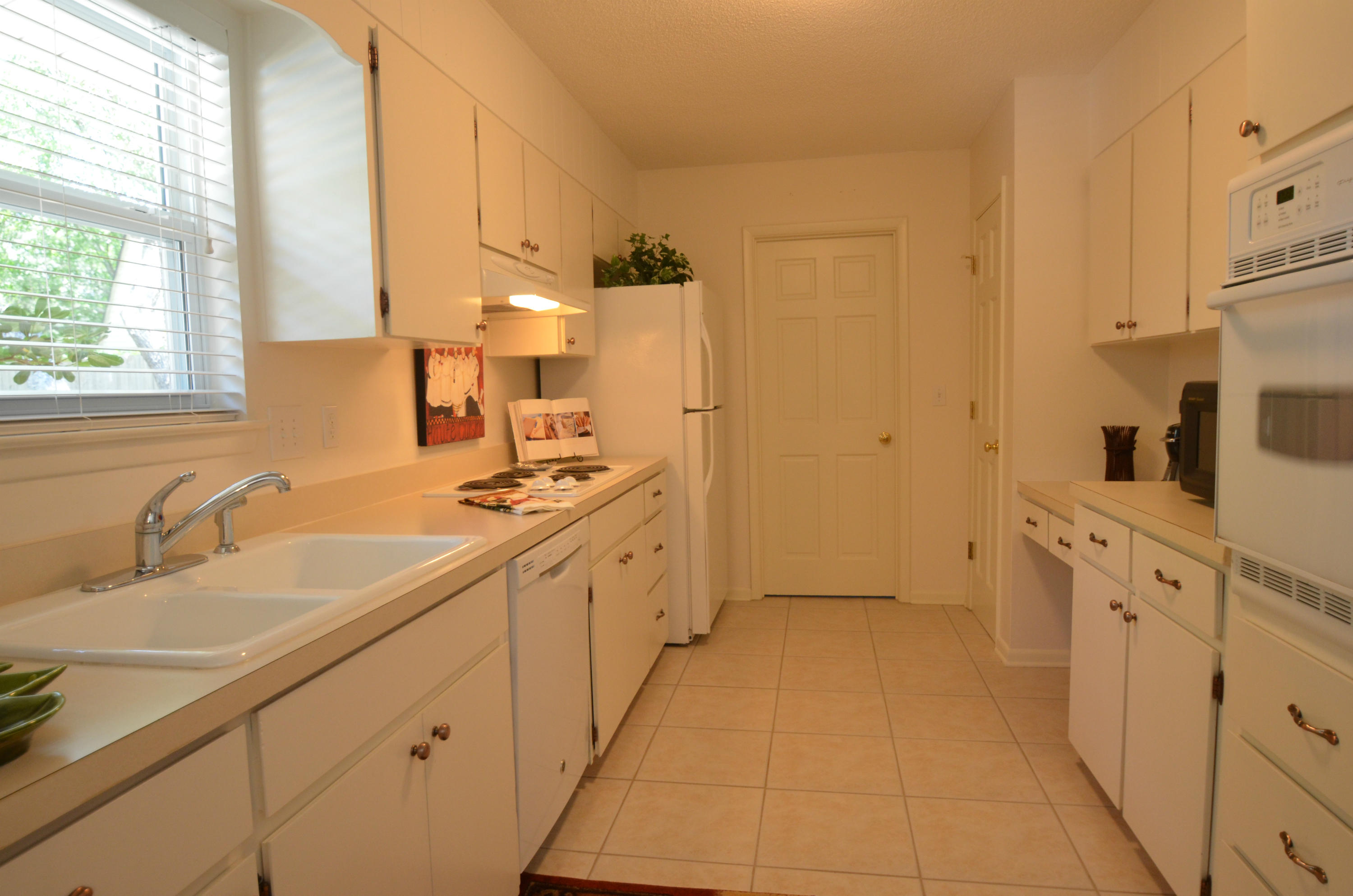 LORRAINE EST AMENDED LOT 4 BLK A - Residential