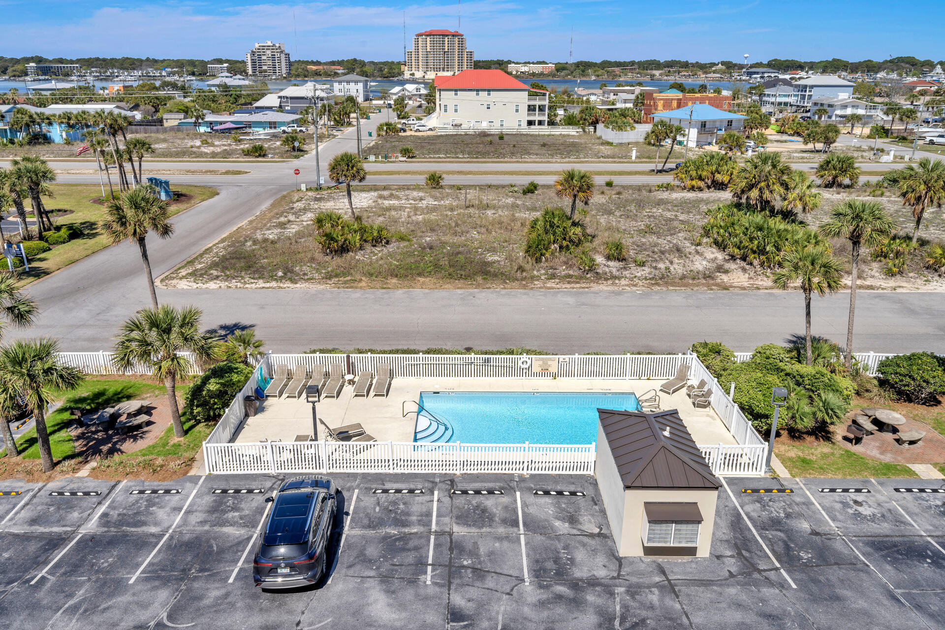 EMERALD TOWERS WEST CONDO - Residential