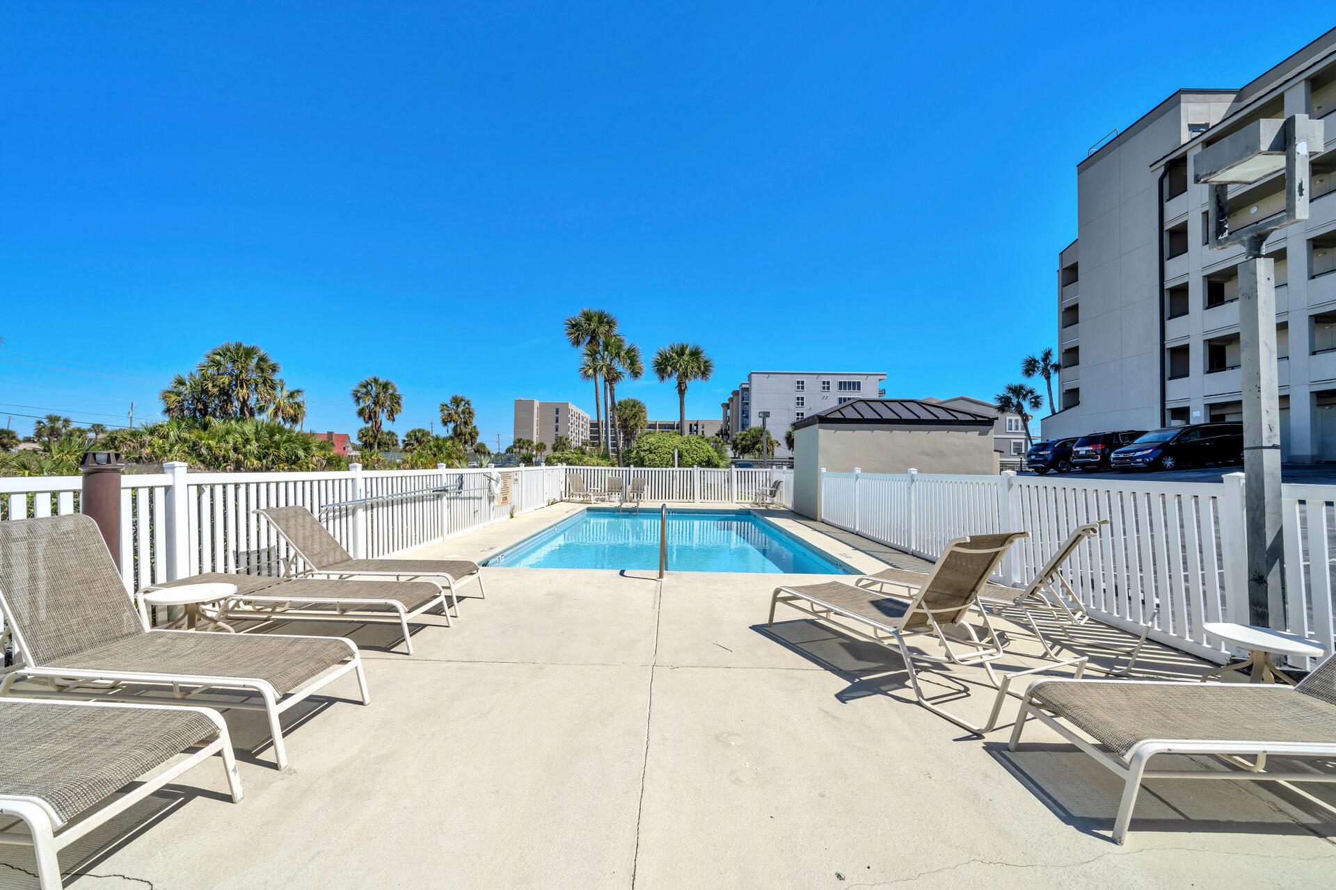 EMERALD TOWERS WEST CONDO - Residential