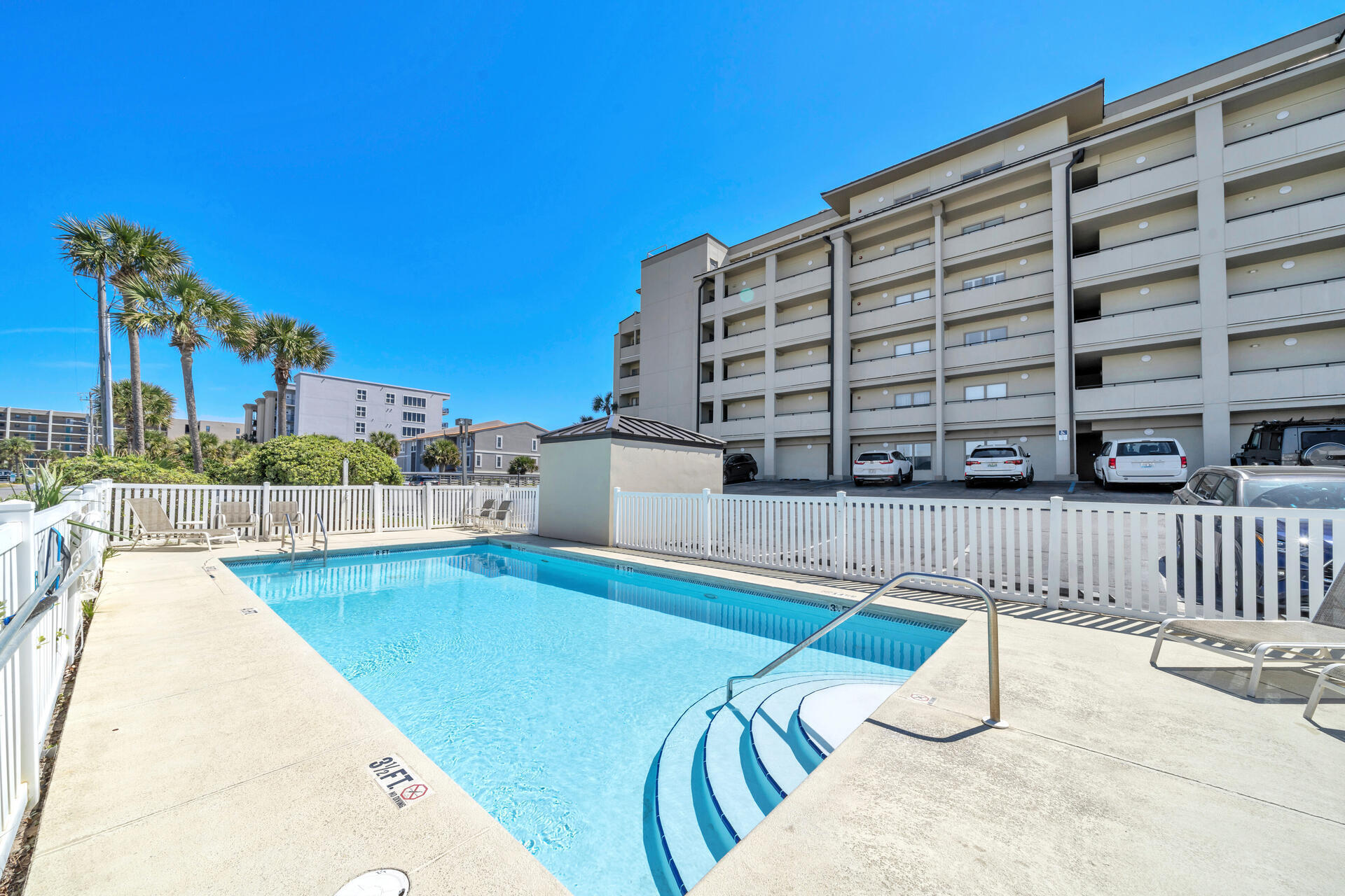 EMERALD TOWERS WEST CONDO - Residential