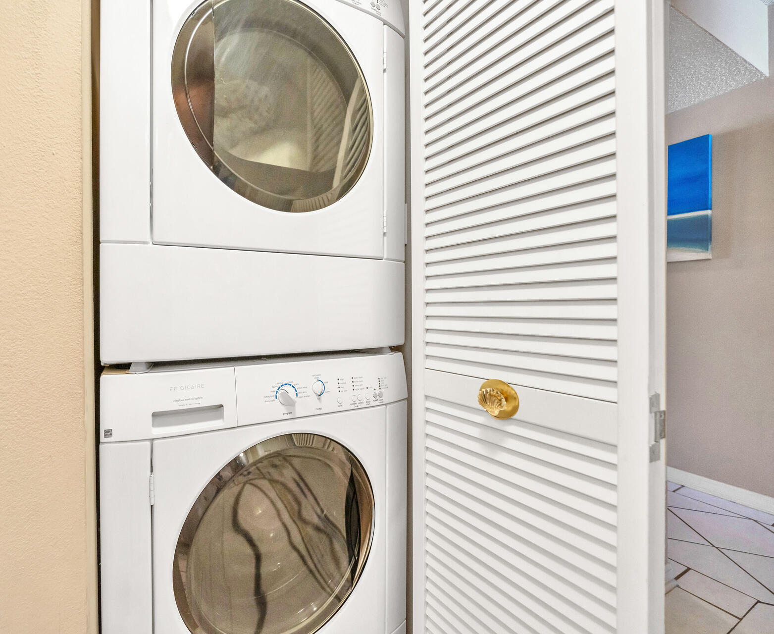 EMERALD TOWERS WEST CONDO - Residential