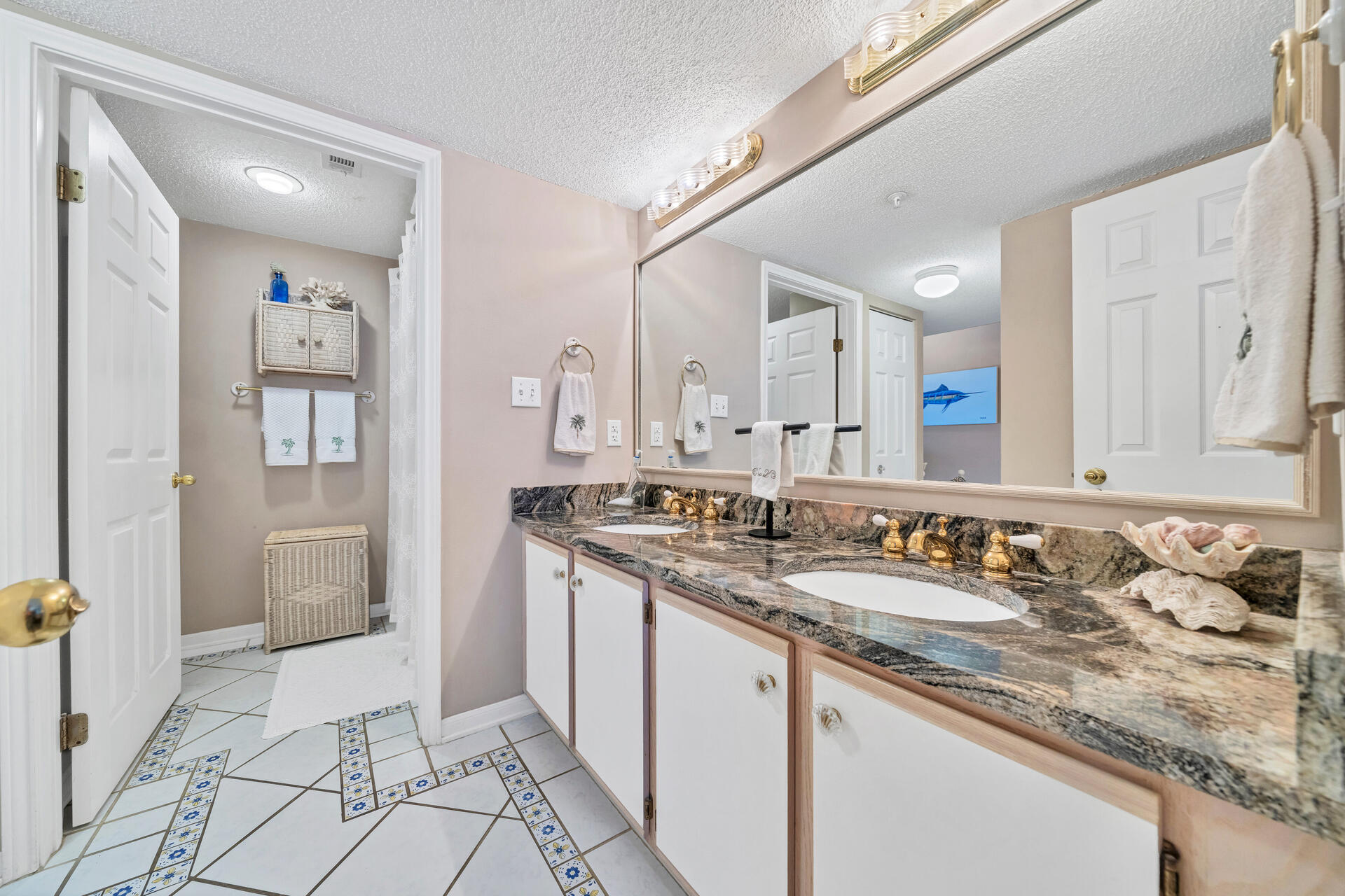 EMERALD TOWERS WEST CONDO - Residential