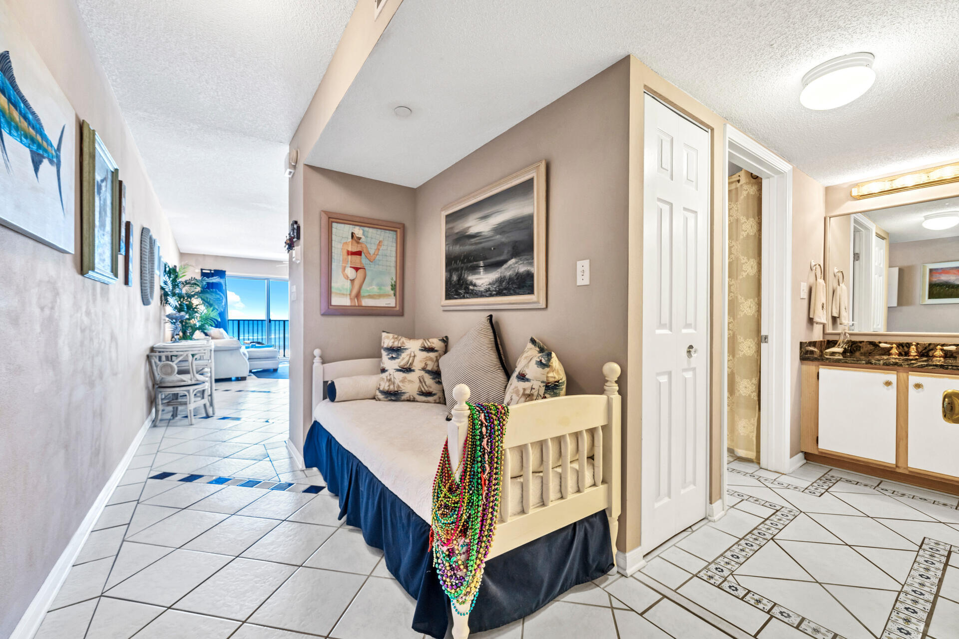 EMERALD TOWERS WEST CONDO - Residential