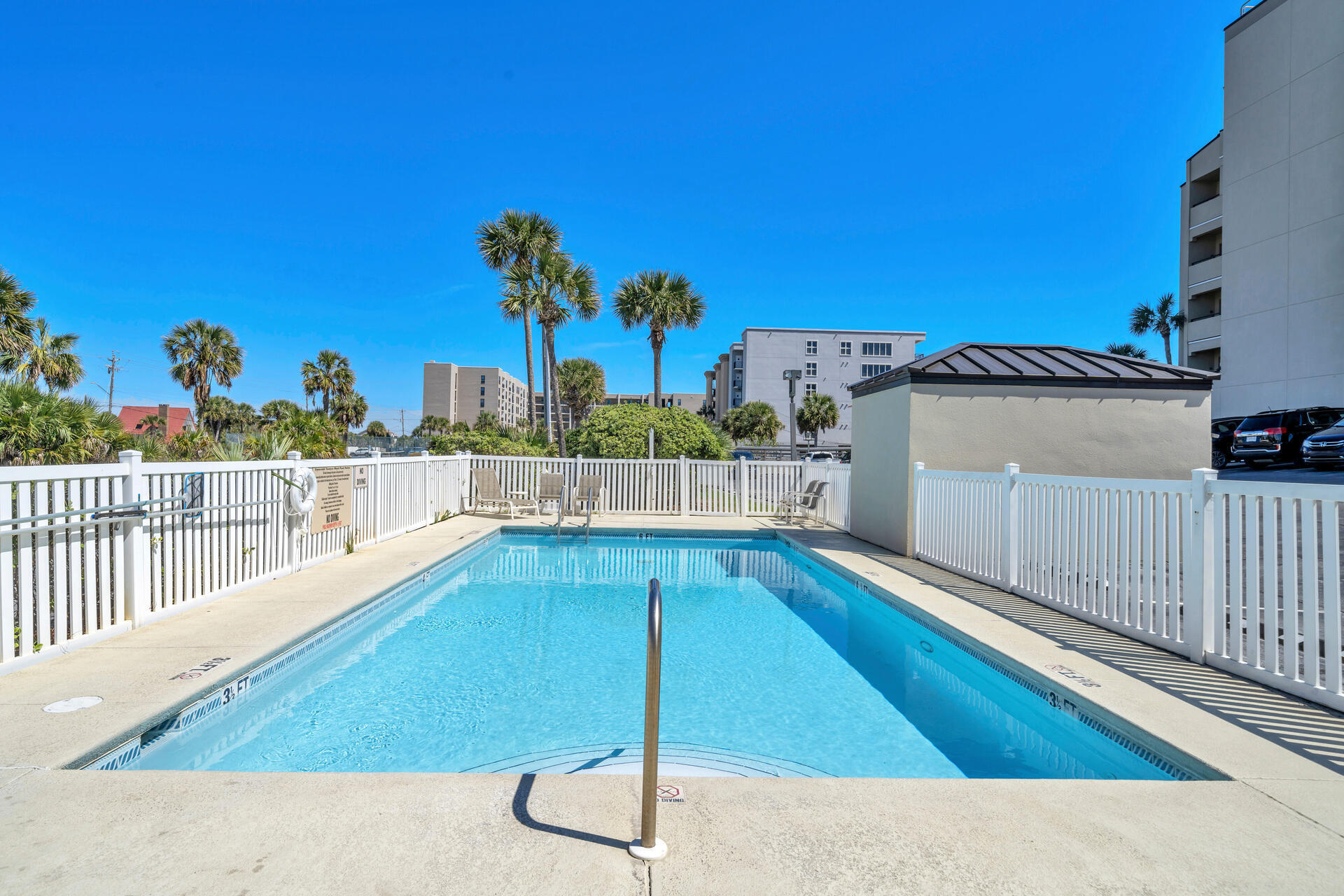 EMERALD TOWERS WEST CONDO - Residential