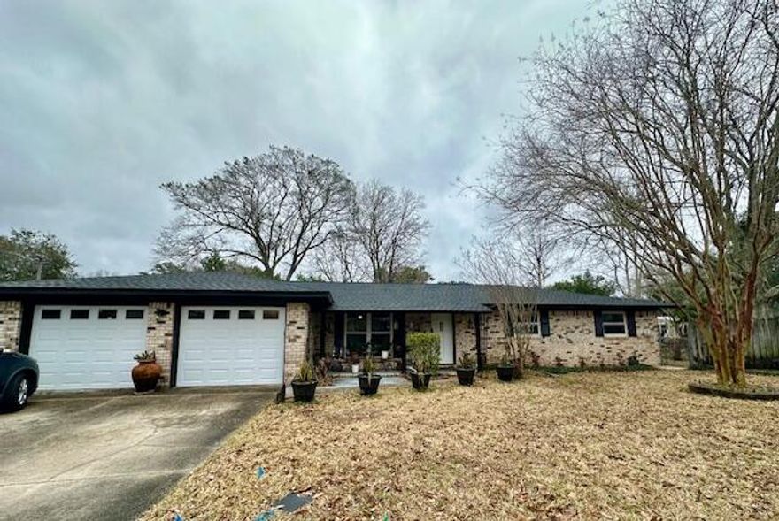 AVAIL: 6/30. S/D = $2500. Pets allowed upon Owners approval & w/ a pet fee. This spacious single story all brick home offers a bonus room, perfect for an office, play room or additional bedroom. The property comes w/ the convenience of a monthly cleaning service, ensuring a tidy & well-maintained living environment. Additionally, the weekly pool service allows you to enjoy a sparkling pool w/o the hassle of maintenance. The interior of the house will soon be freshly painted (including the kitchen cabinets), providing a clean & updated look. The kitchen has stainless steel appliances to include a touch screen fridge plus a breakfast bar. Some other great features included is the inside utility room w/ shelving, recessed lighting, ceiling fans, shiplap ceilings, screened FL room to enjoy the outdoors year round & a privacy fenced backyard w/ a lawn pump & sprinkler system for easy lawn care. With its prime location, you'll have easy access to the area's stunning beaches, vibrant dining options & superb schools! Don't miss out on this opportunity to rent a lovely home that offers both comfort & convenience. Contact us today to schedule a tour & make this house your new home!