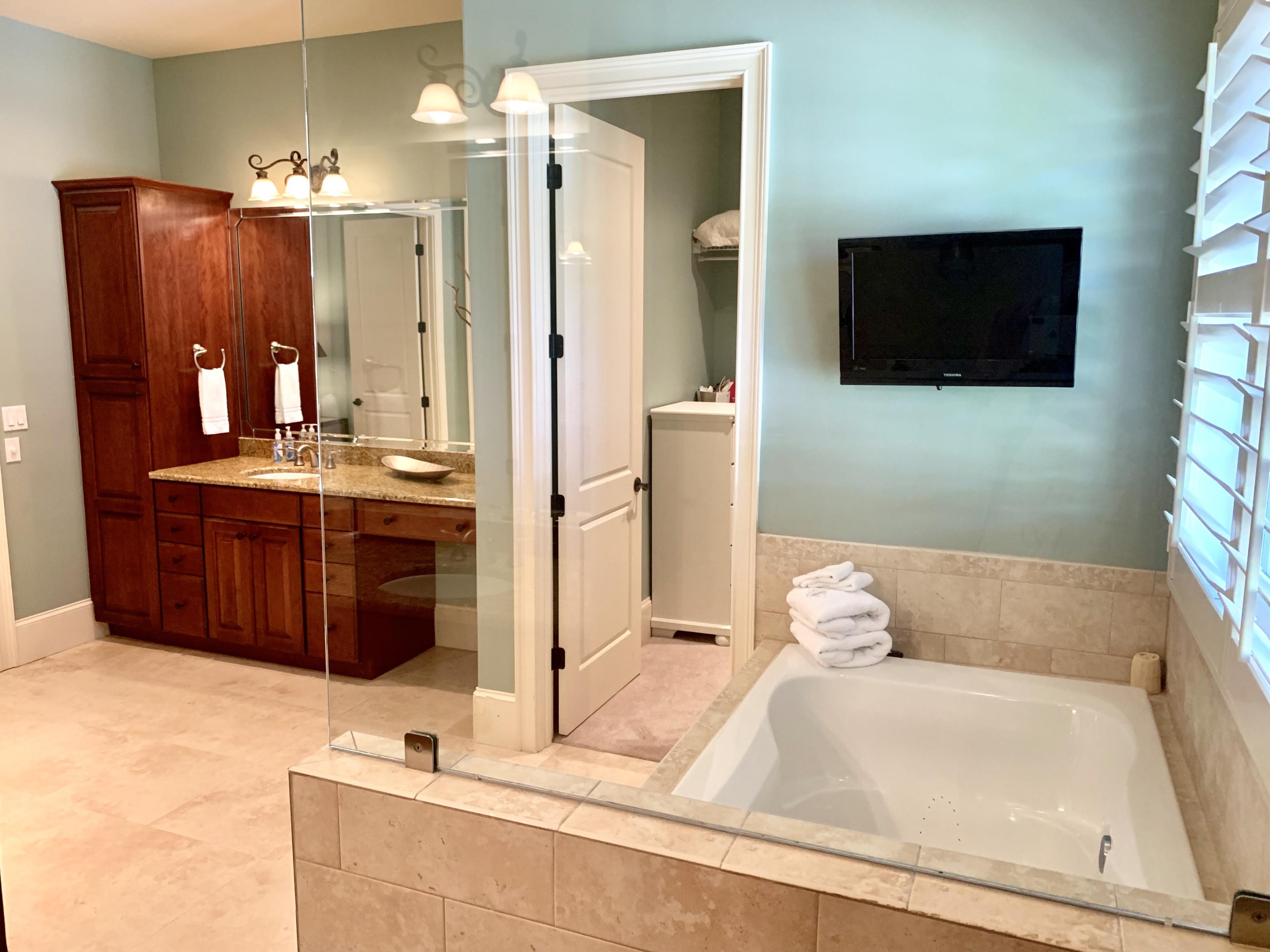 BAYTOWNE AVE EAST - Residential