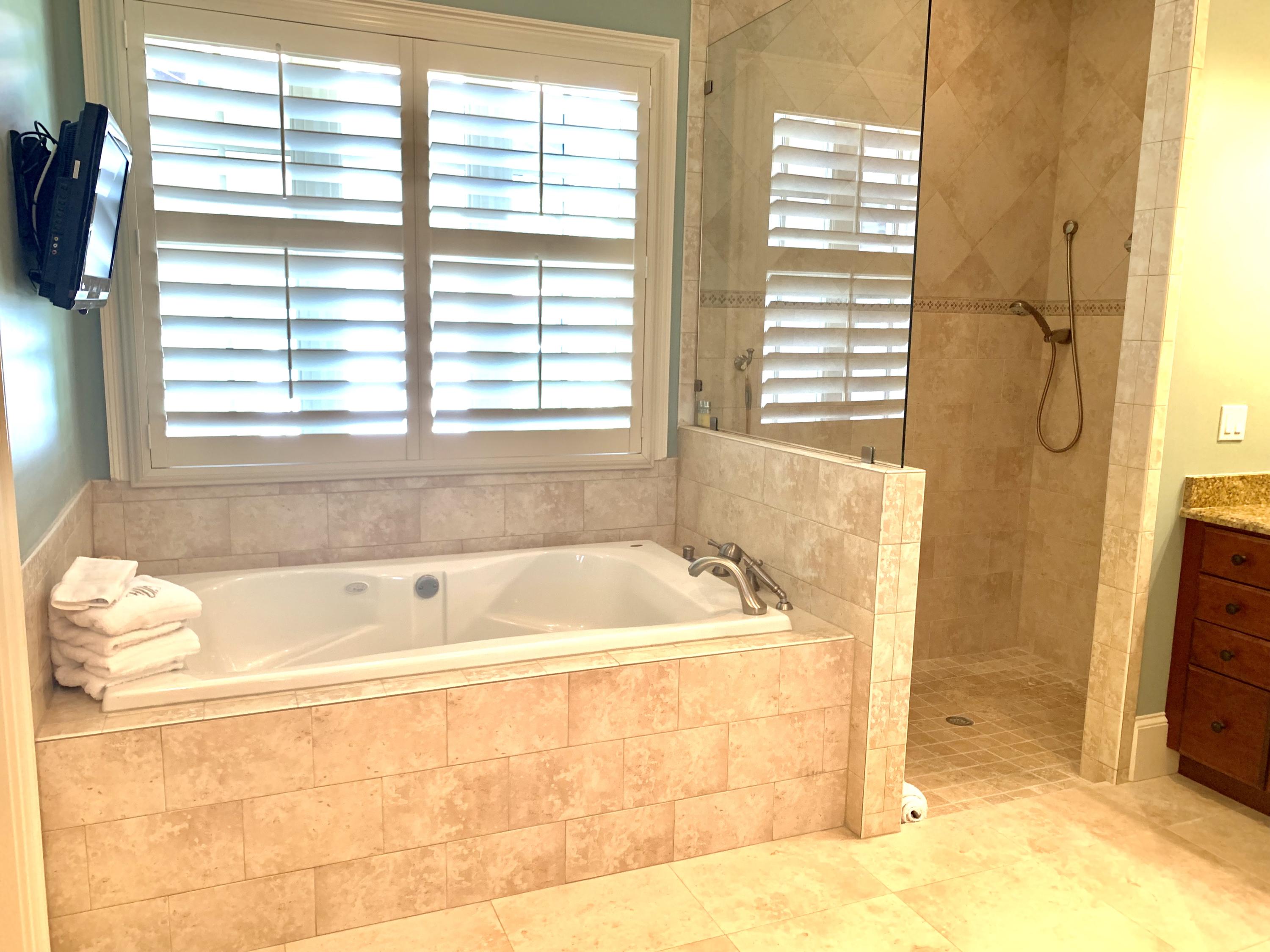 BAYTOWNE AVE EAST - Residential