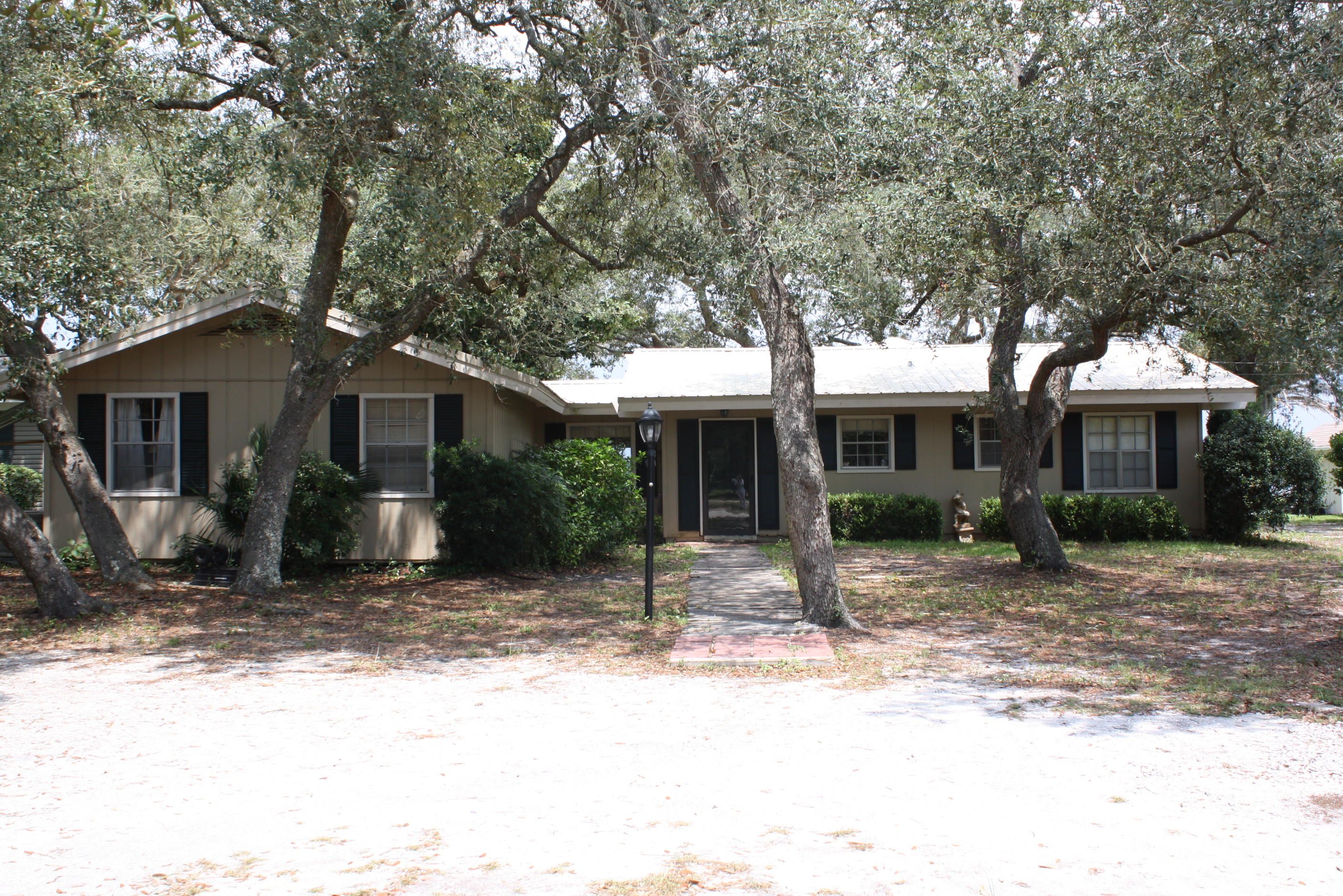 DESTIN M/P NE 185FT OF LOT 16 LESS THE NELY 100FT AND LESS THE SELY 3FT FOR STREET PURPOSES - Residential