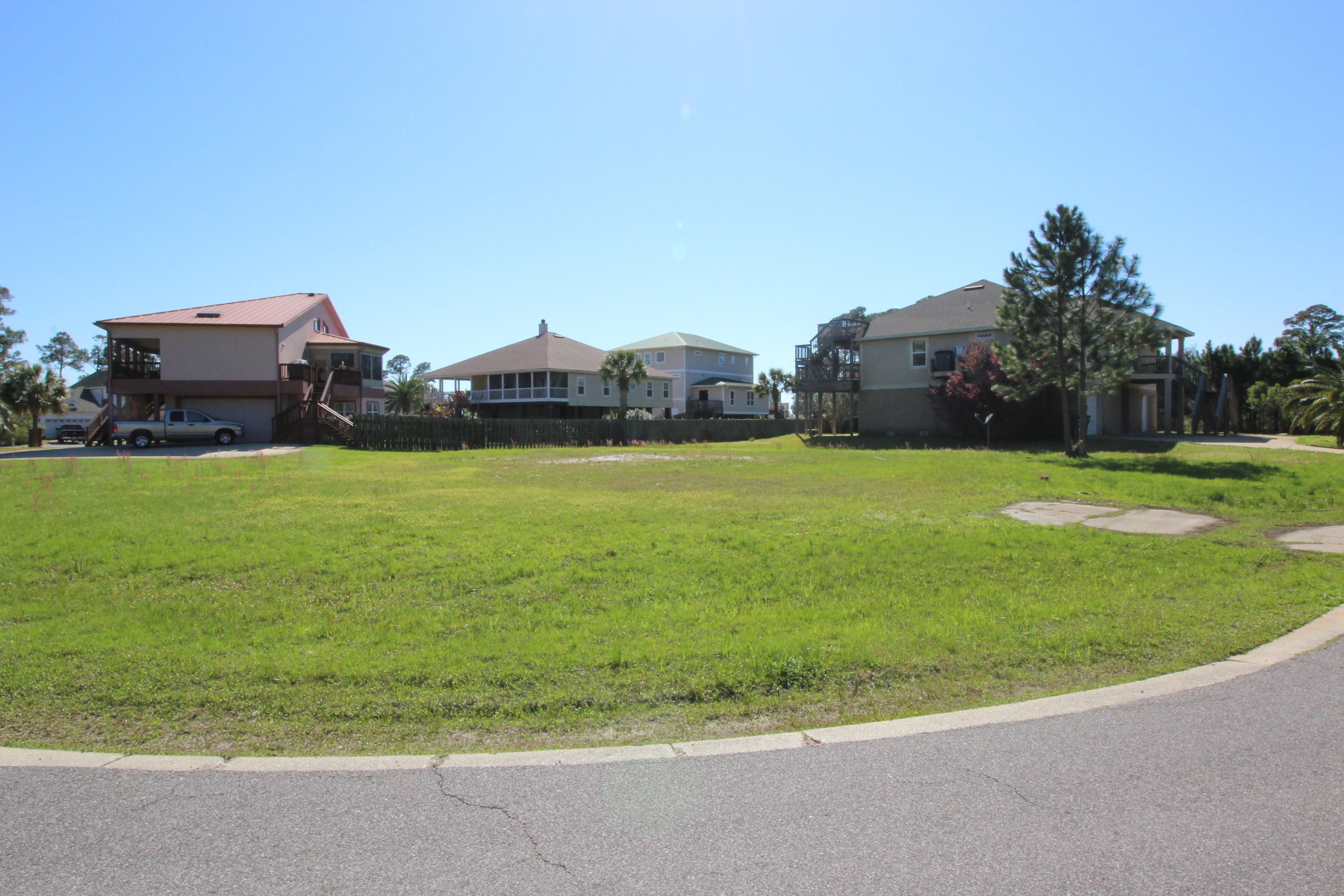 BISCAYNE POINTE - Land