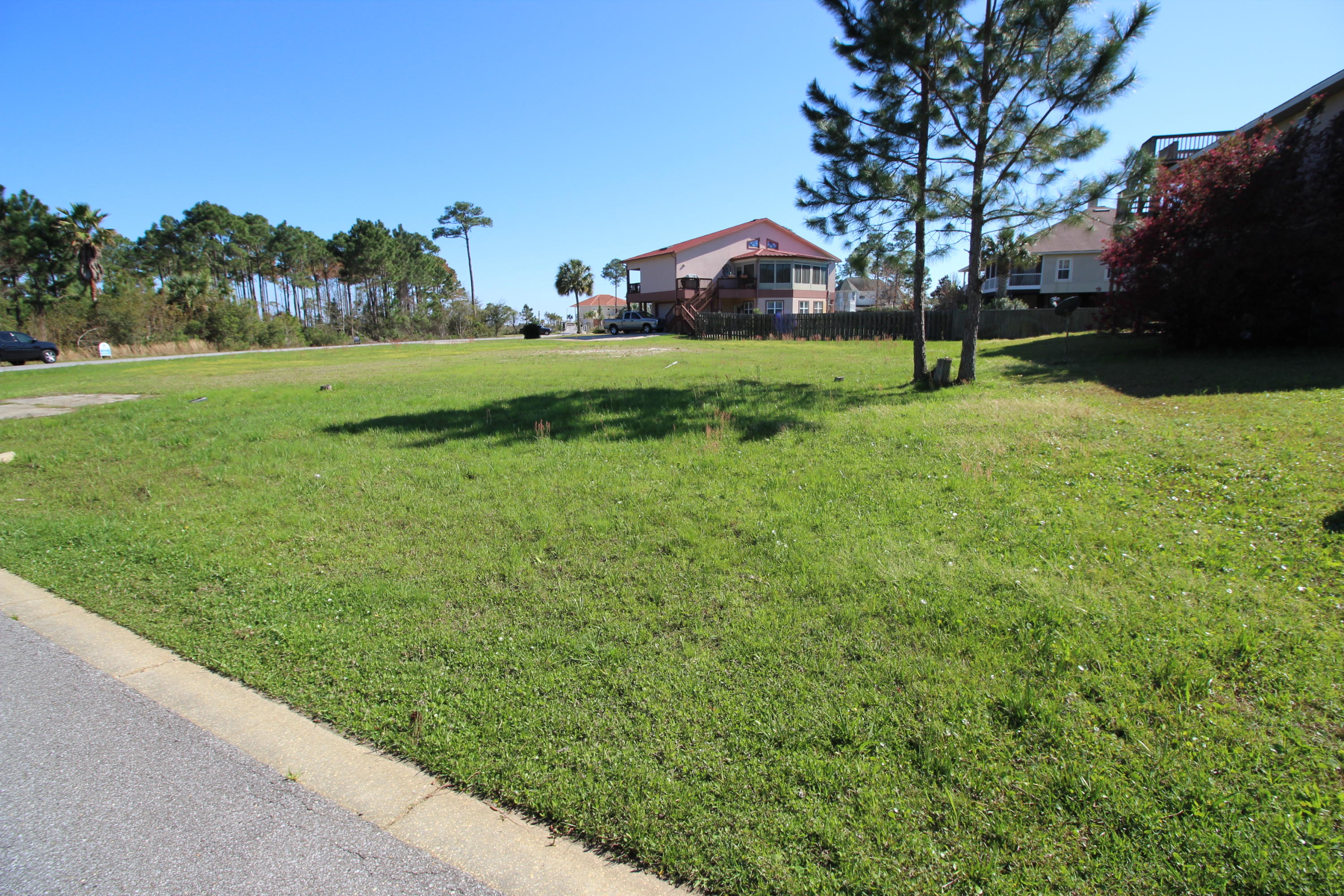 BISCAYNE POINTE - Land