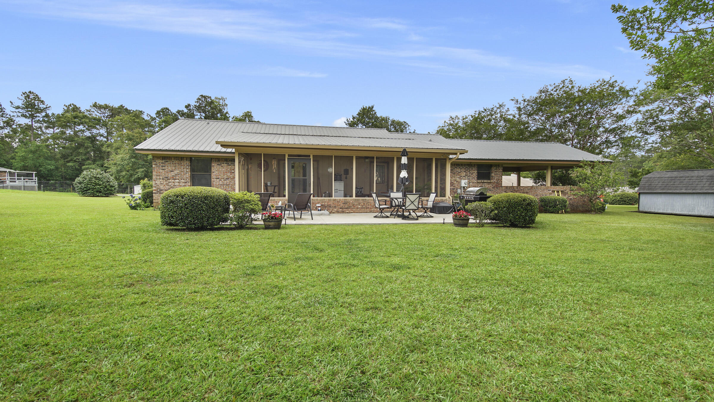 PINE SHORES - Residential