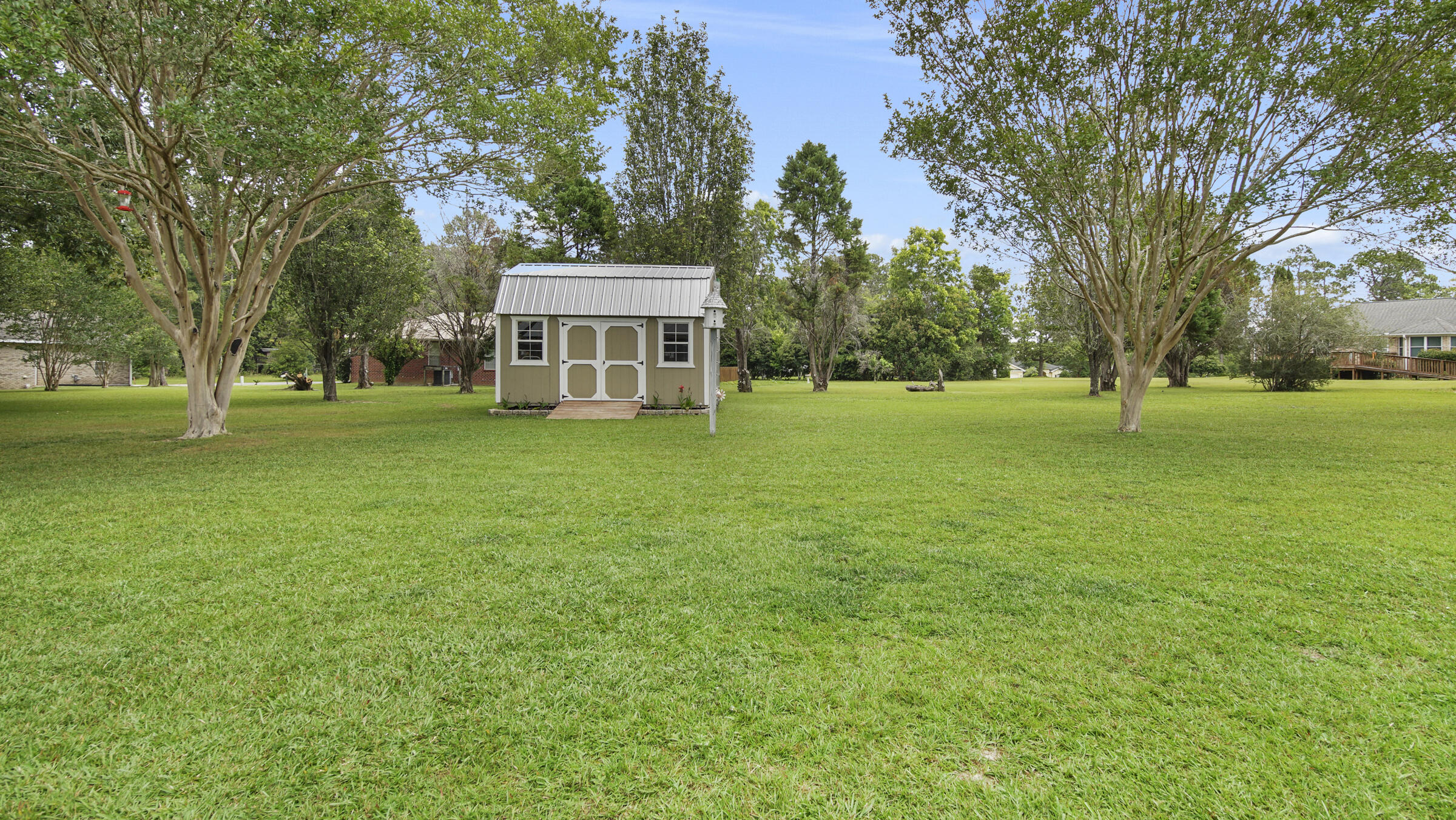 PINE SHORES - Residential