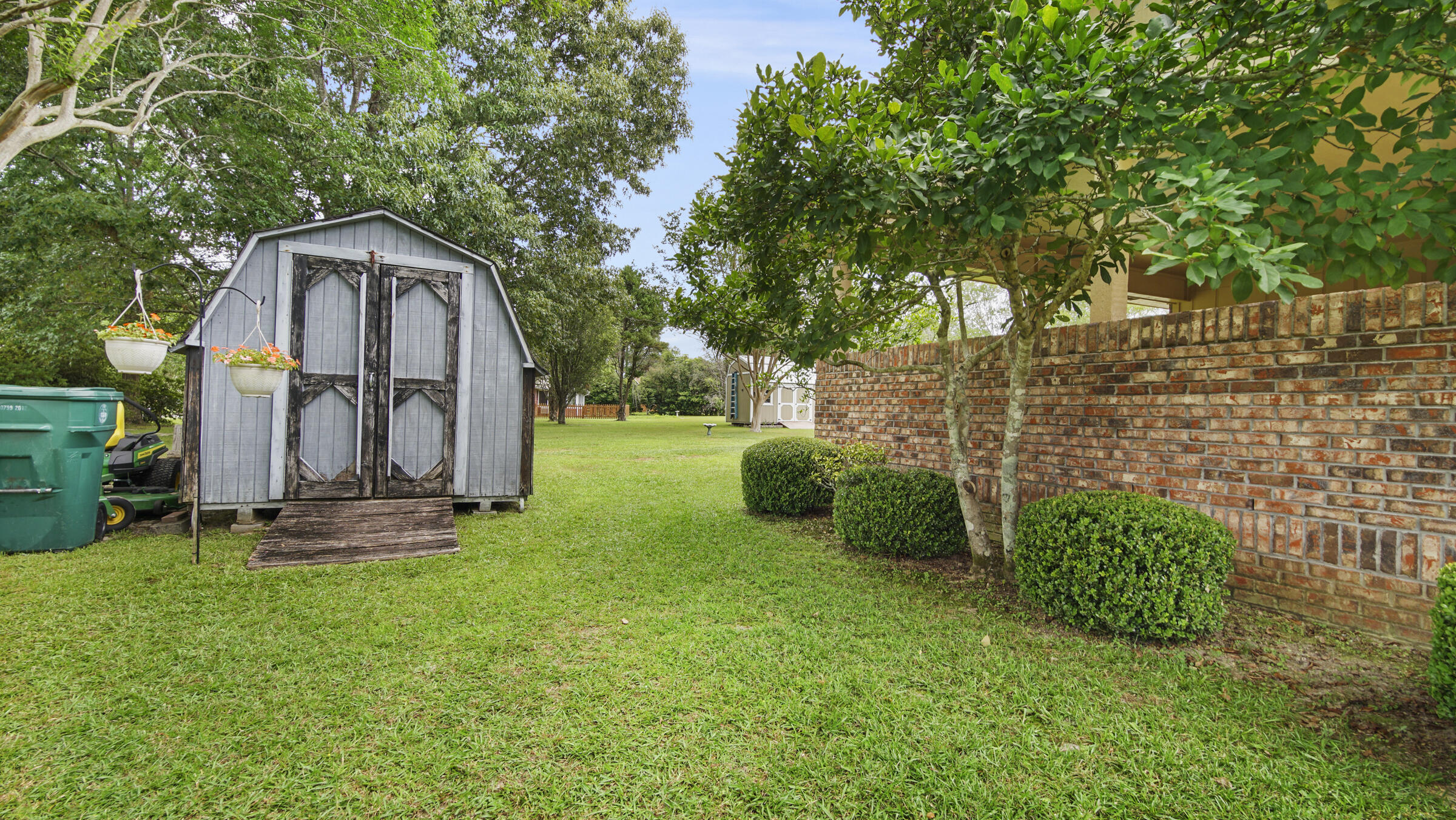 PINE SHORES - Residential