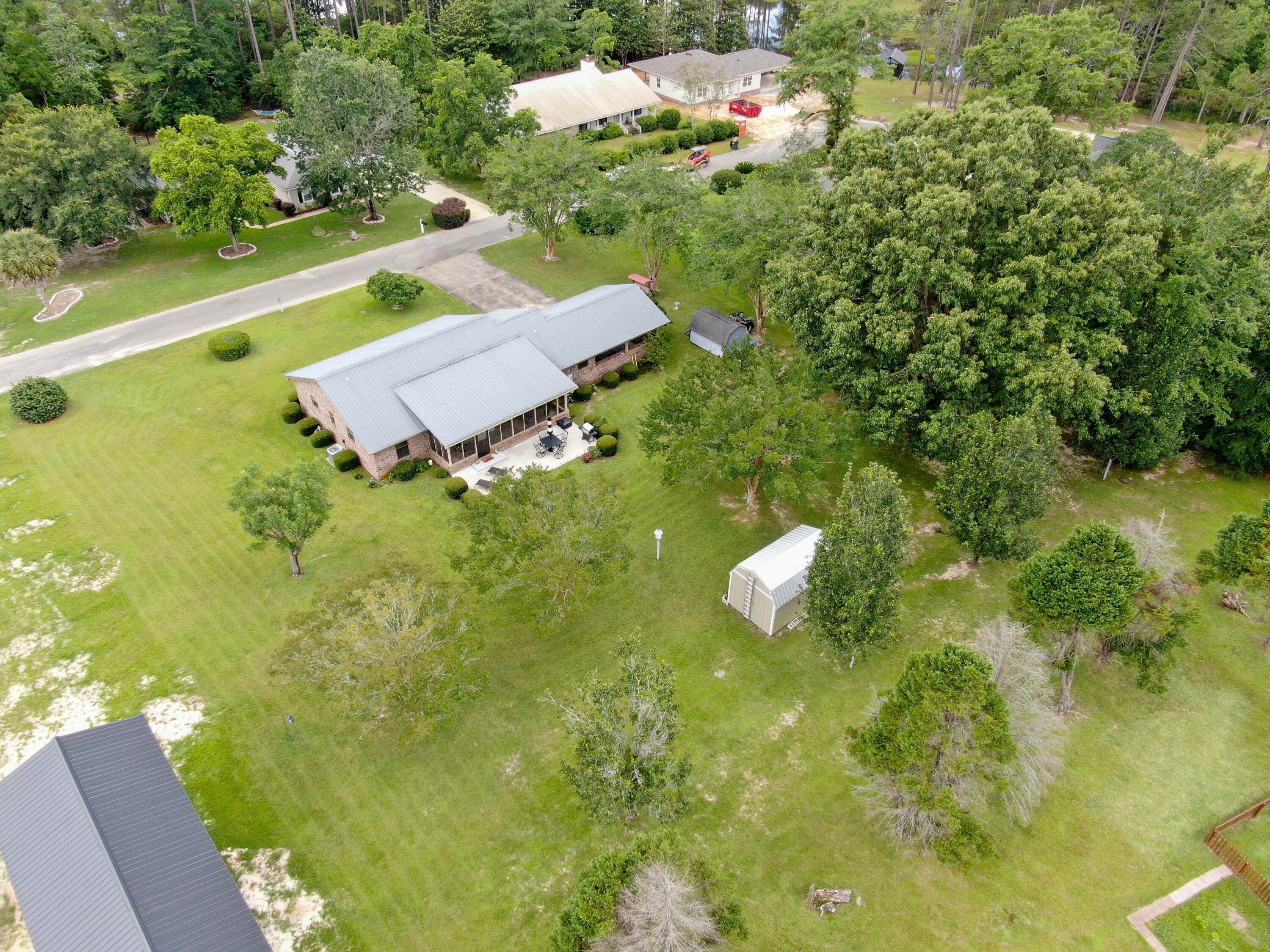 PINE SHORES - Residential