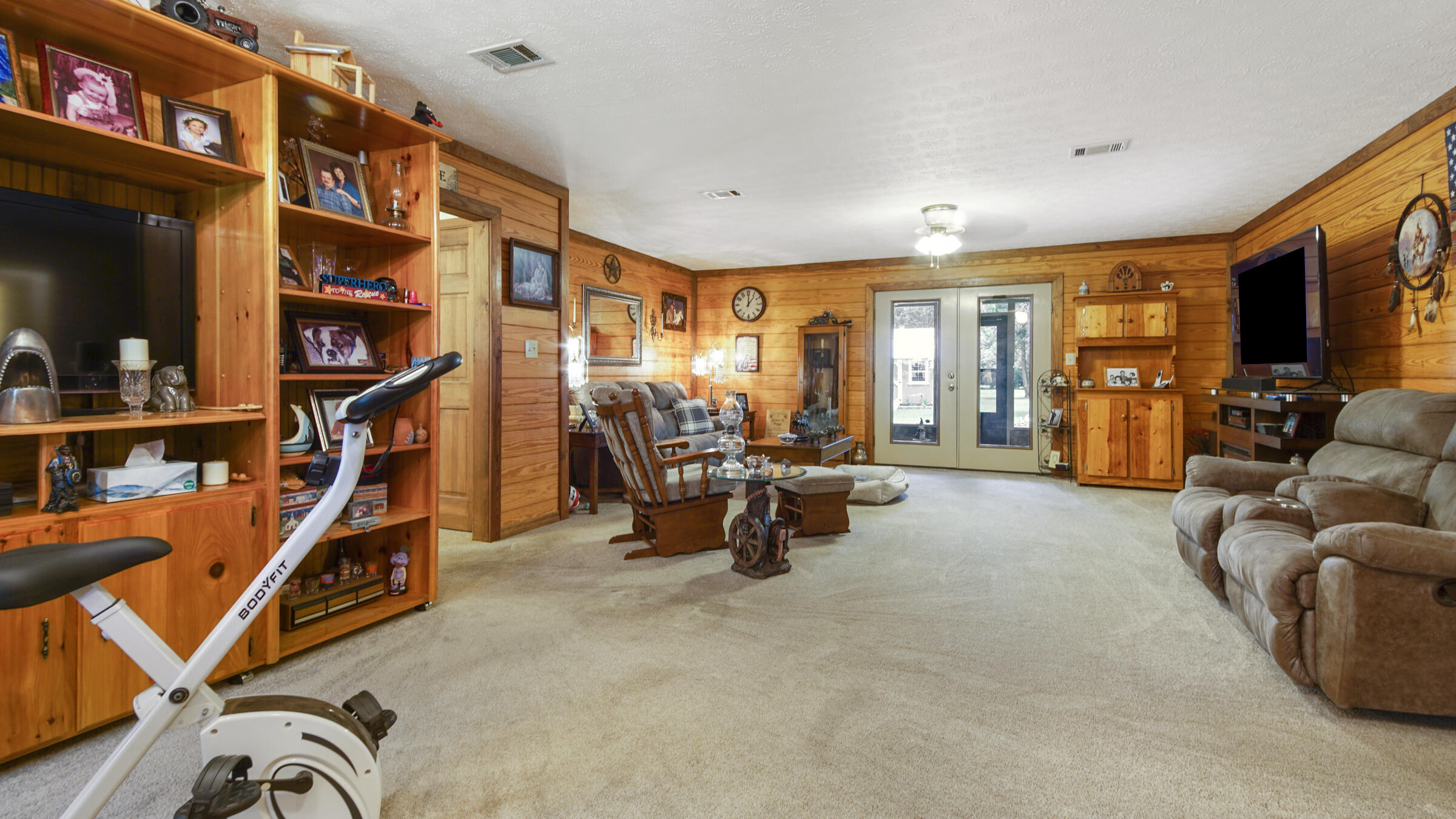 PINE SHORES - Residential