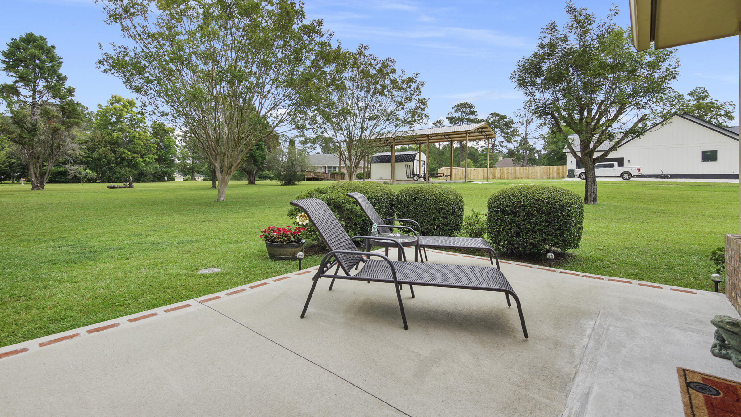 PINE SHORES - Residential