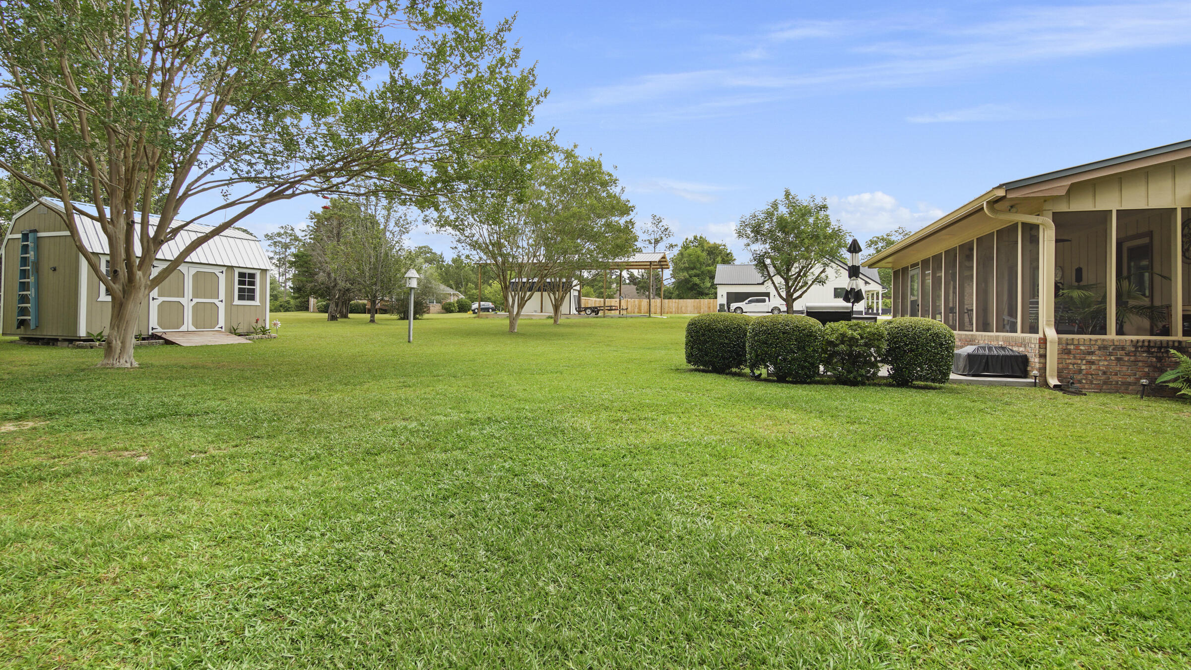 PINE SHORES - Residential