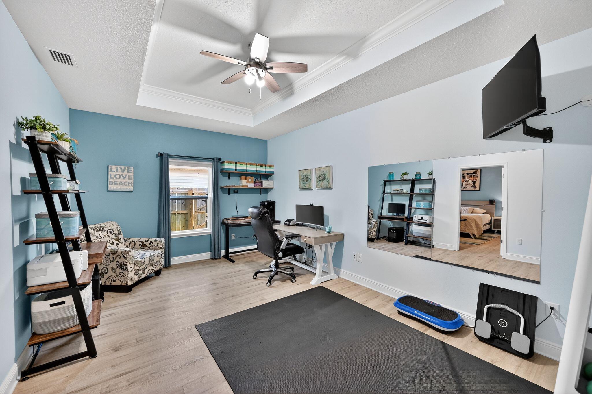 83A to rgt onto Hammock Oaks Bld. Left on N Hammock Way, left onto Oak Tree Lane, 2nd house on left - Residential