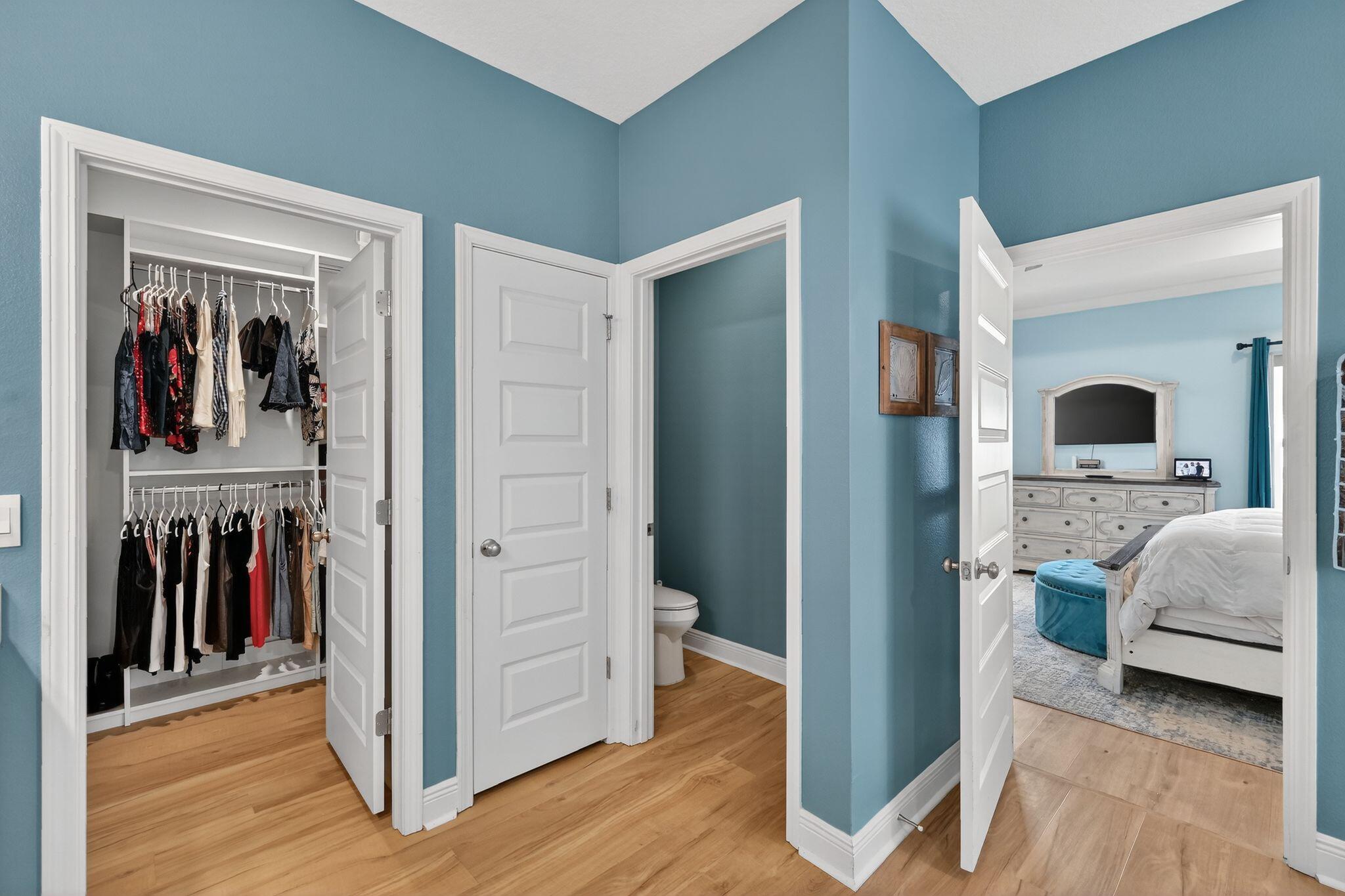 83A to rgt onto Hammock Oaks Bld. Left on N Hammock Way, left onto Oak Tree Lane, 2nd house on left - Residential