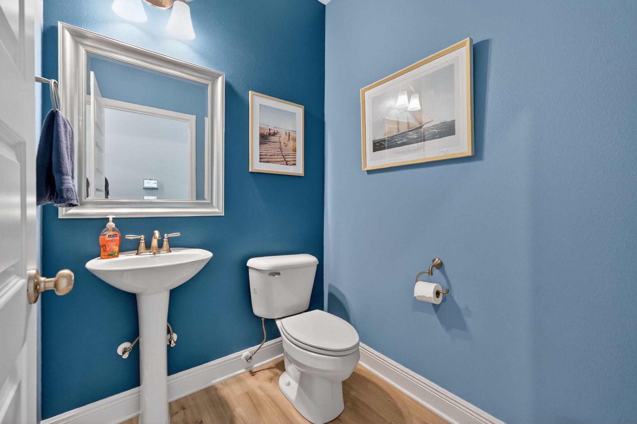 83A to rgt onto Hammock Oaks Bld. Left on N Hammock Way, left onto Oak Tree Lane, 2nd house on left - Residential