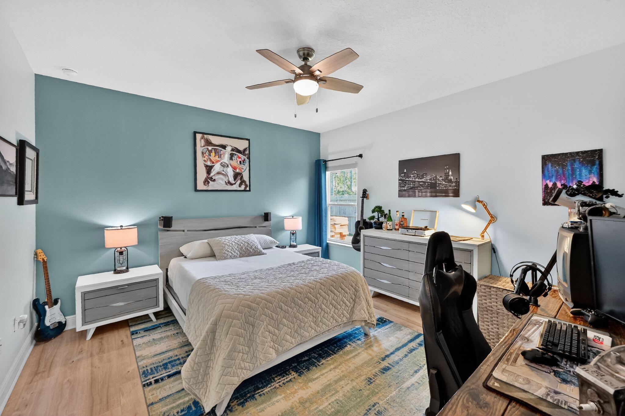 83A to rgt onto Hammock Oaks Bld. Left on N Hammock Way, left onto Oak Tree Lane, 2nd house on left - Residential