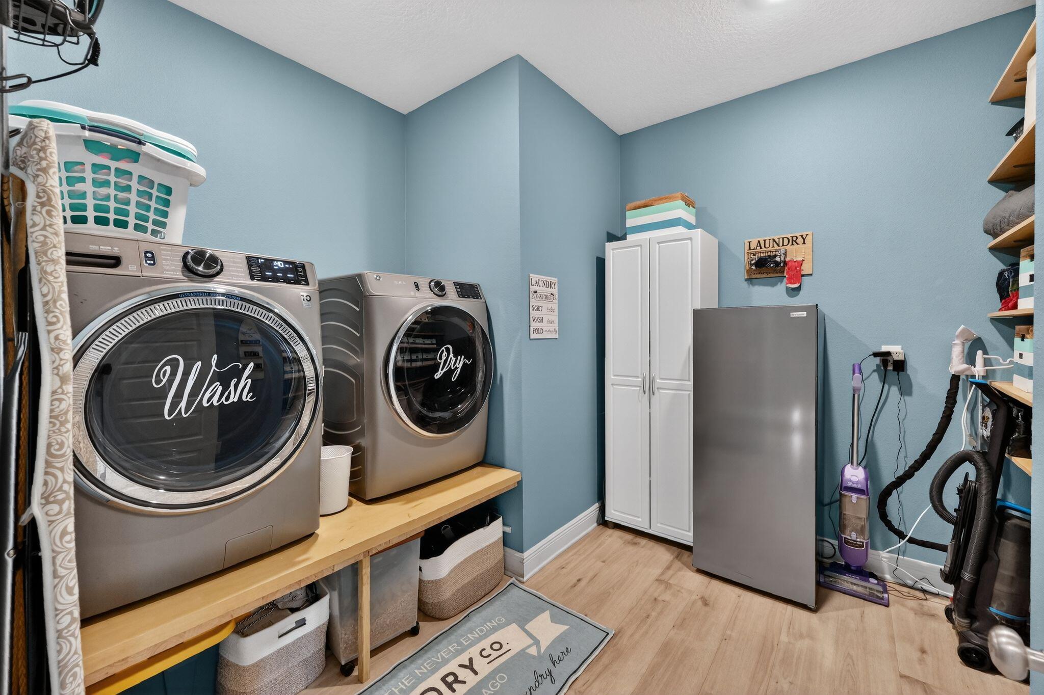 83A to rgt onto Hammock Oaks Bld. Left on N Hammock Way, left onto Oak Tree Lane, 2nd house on left - Residential