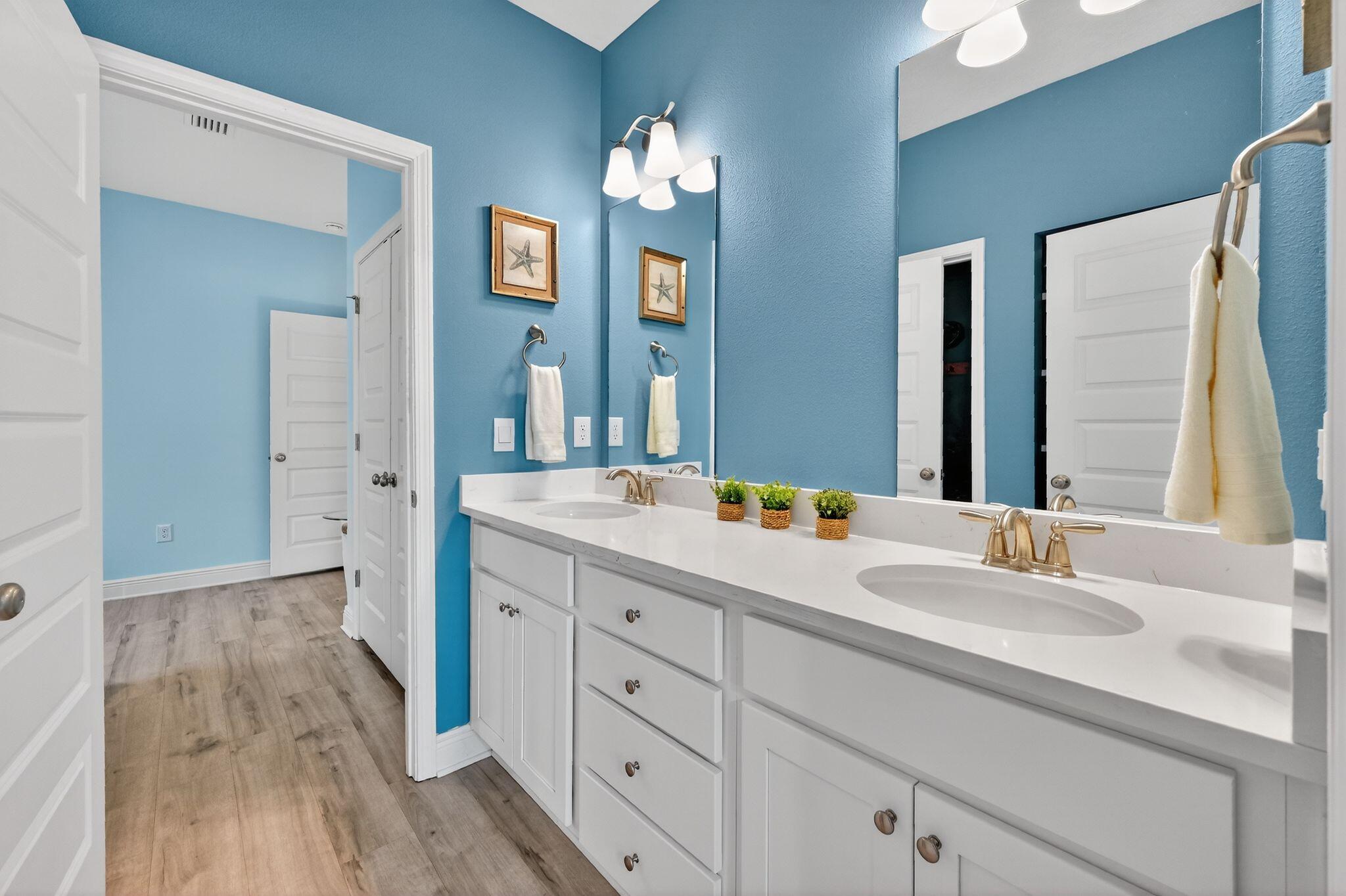 83A to rgt onto Hammock Oaks Bld. Left on N Hammock Way, left onto Oak Tree Lane, 2nd house on left - Residential