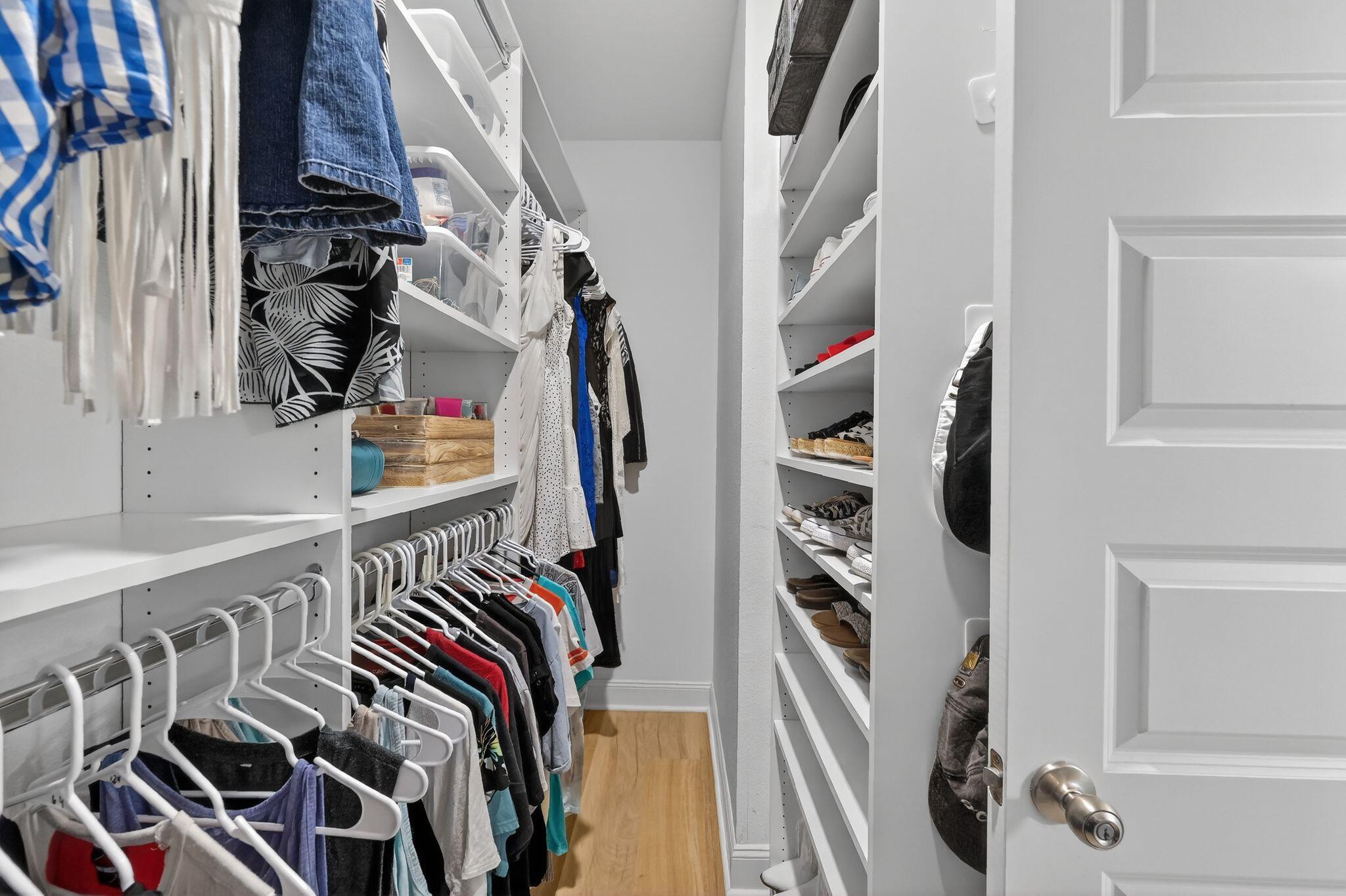 83A to rgt onto Hammock Oaks Bld. Left on N Hammock Way, left onto Oak Tree Lane, 2nd house on left - Residential