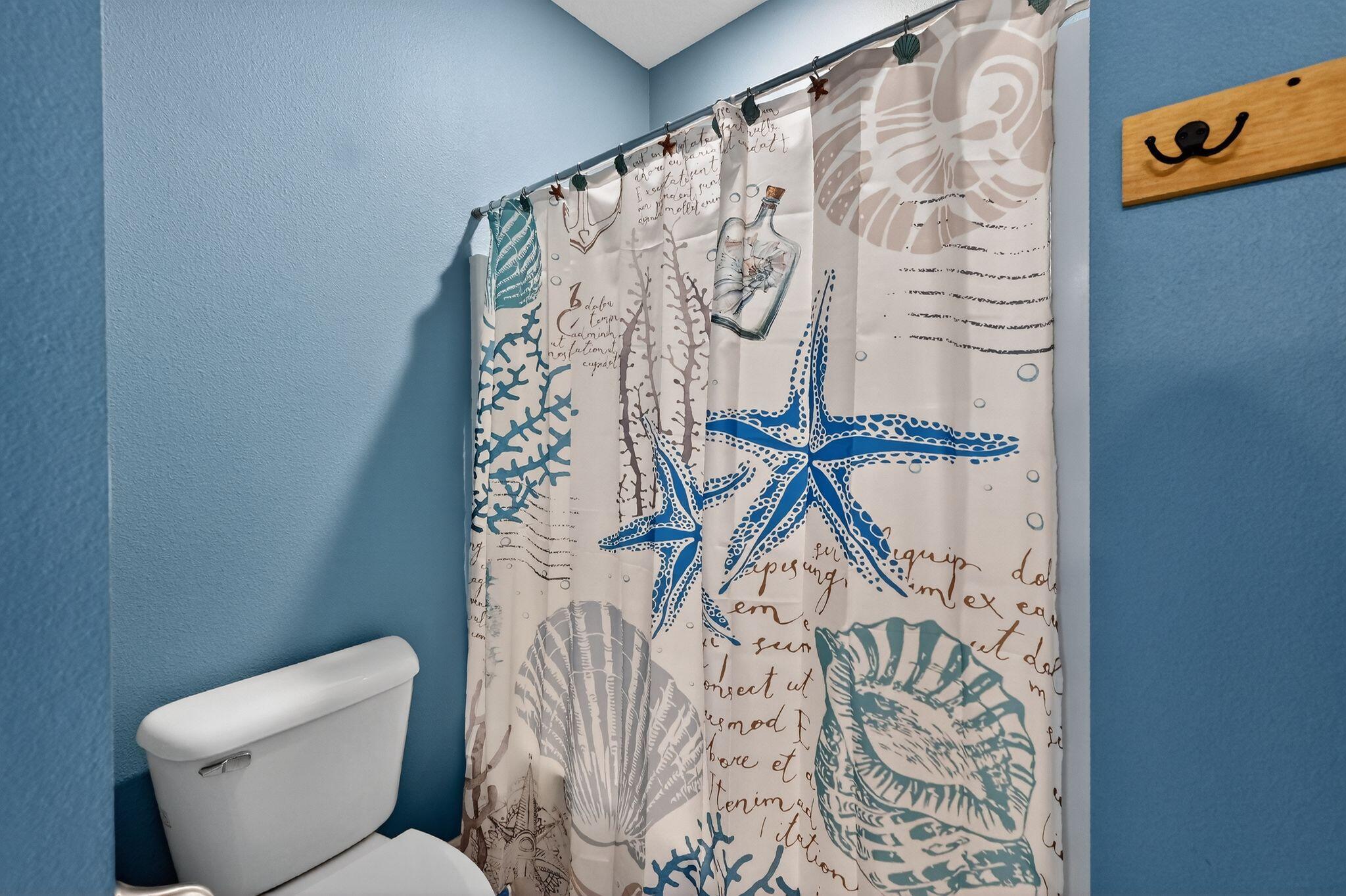 83A to rgt onto Hammock Oaks Bld. Left on N Hammock Way, left onto Oak Tree Lane, 2nd house on left - Residential