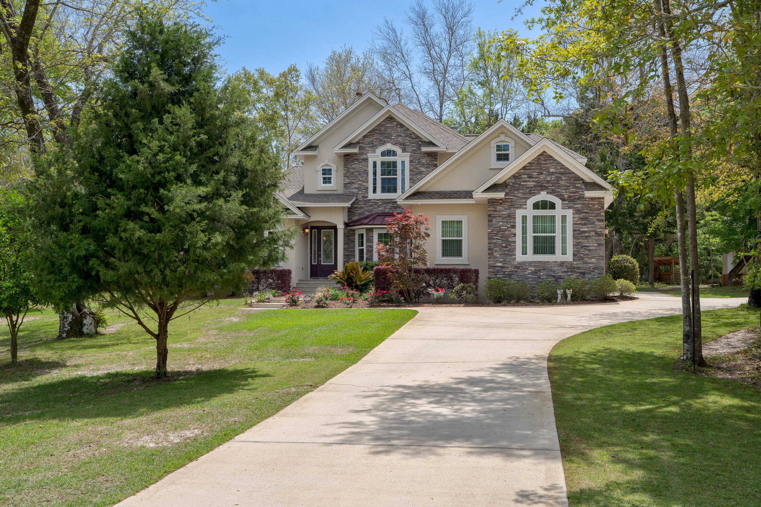 943 Lake Drive