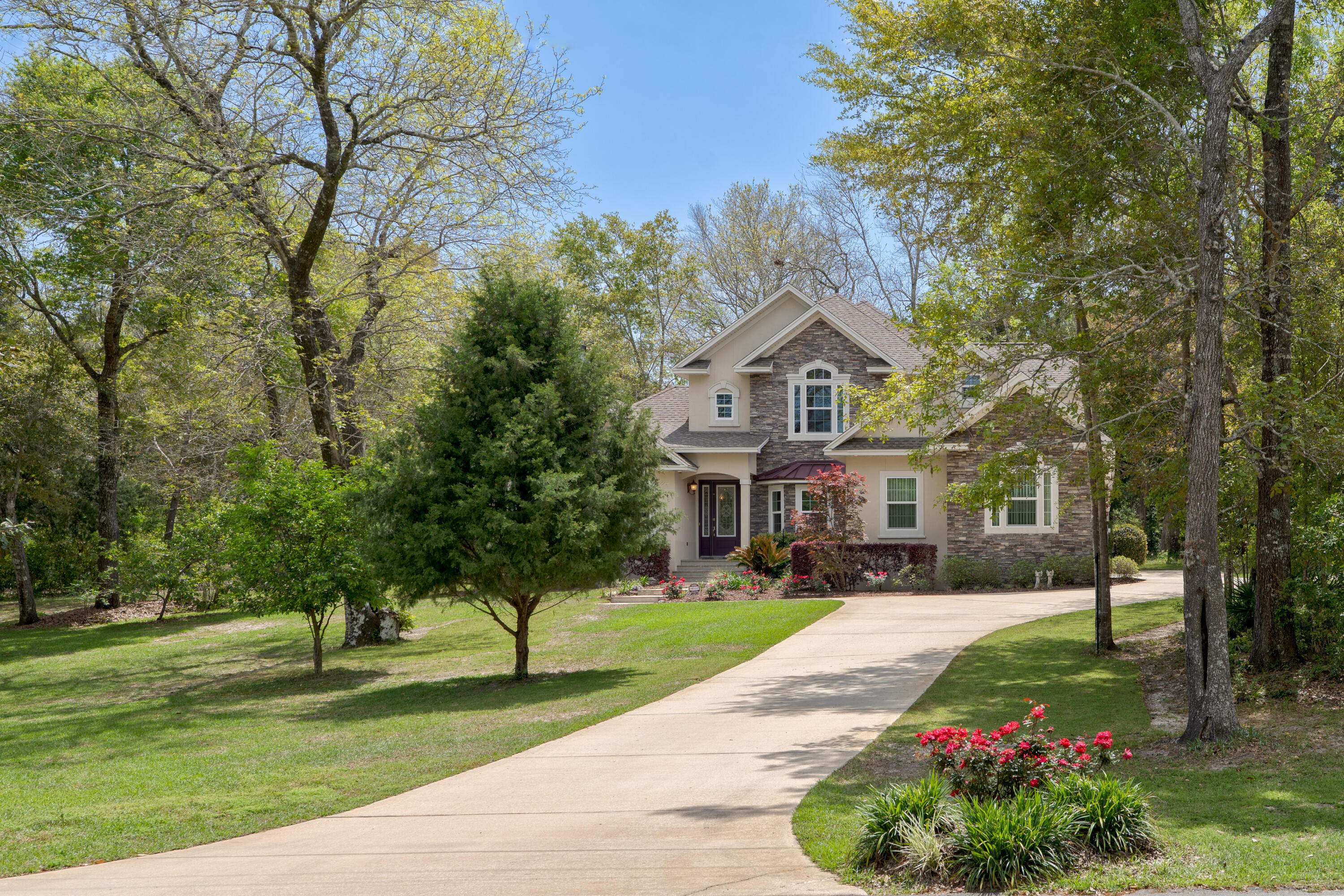 943 Lake Drive