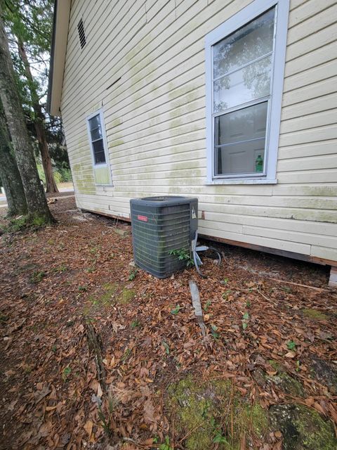 A home in DeFuniak Springs