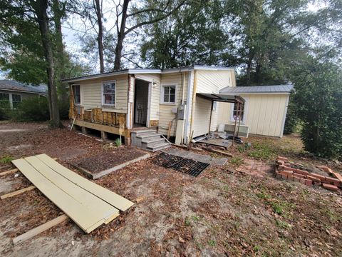 A home in DeFuniak Springs