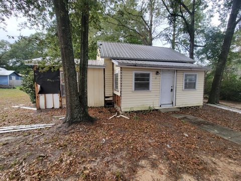 A home in DeFuniak Springs