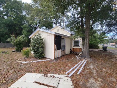 A home in DeFuniak Springs