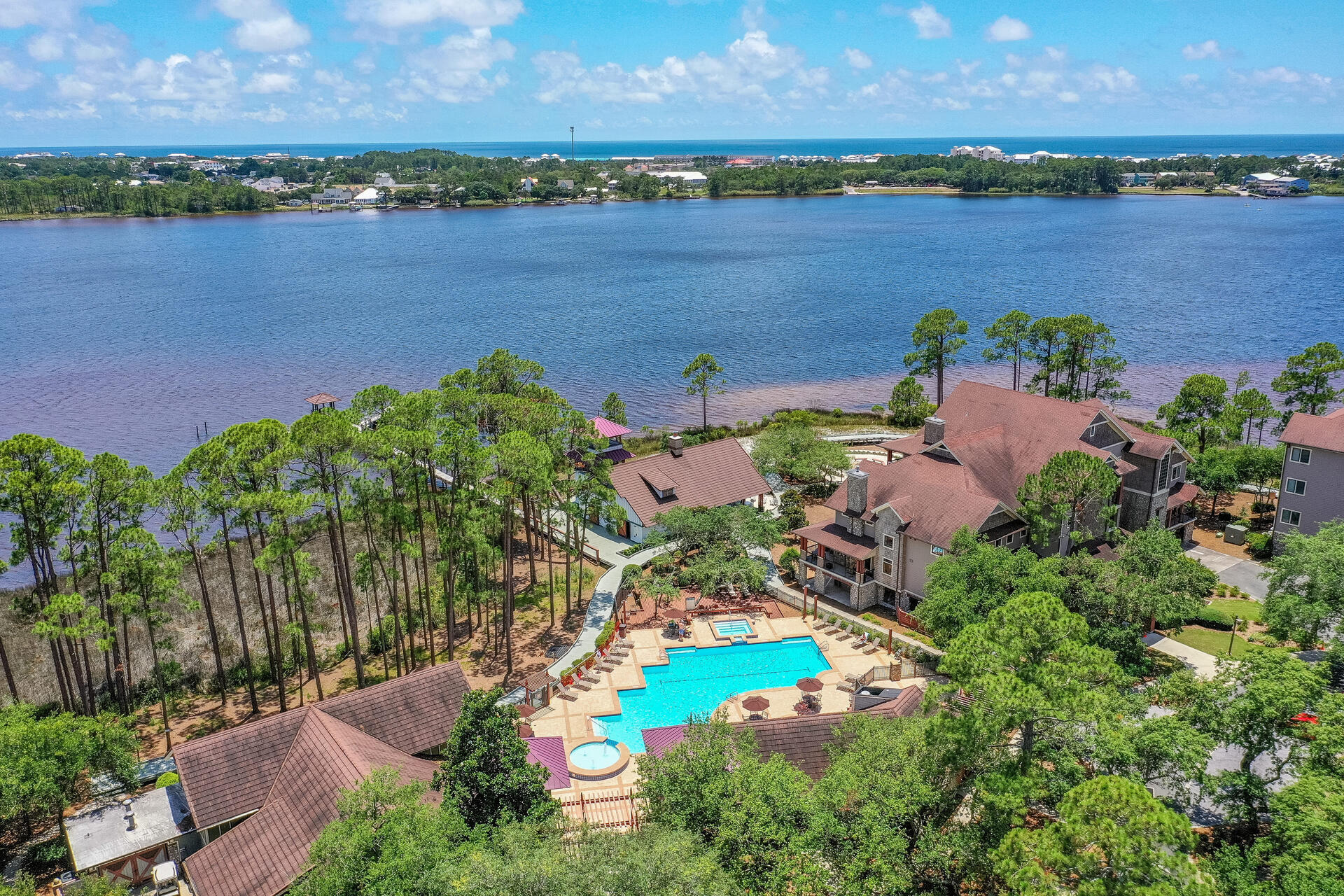 WILD HERON - Residential