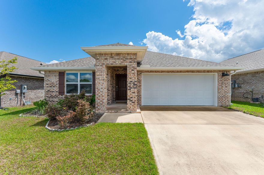 Welcome to this stunning 4 bedroom, 2 bathroom home located in the Patriot Ridge Community in Crestview! This home features a fenced back yard, perfect for outdoor entertaining and privacy. The kitchen is equipped with stainless steel appliances, granite countertops, and a gas stove, making it a chef's dream. The open floor plan allows for seamless flow between the kitchen, dining, and living areas. The master bathroom boasts a double vanity and a spacious walk-in closet for ample storage. Don't miss out on the opportunity to make this beautiful house your new home! Contact us today for a showing!