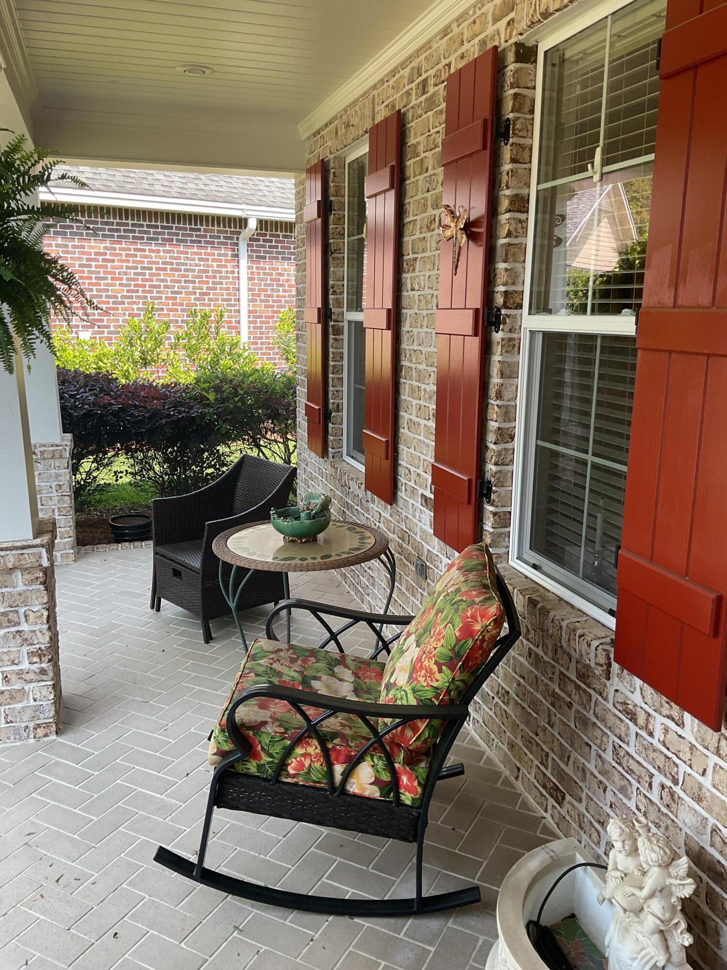 THE STABLES AT ROCKY BAYOU - Residential Lease