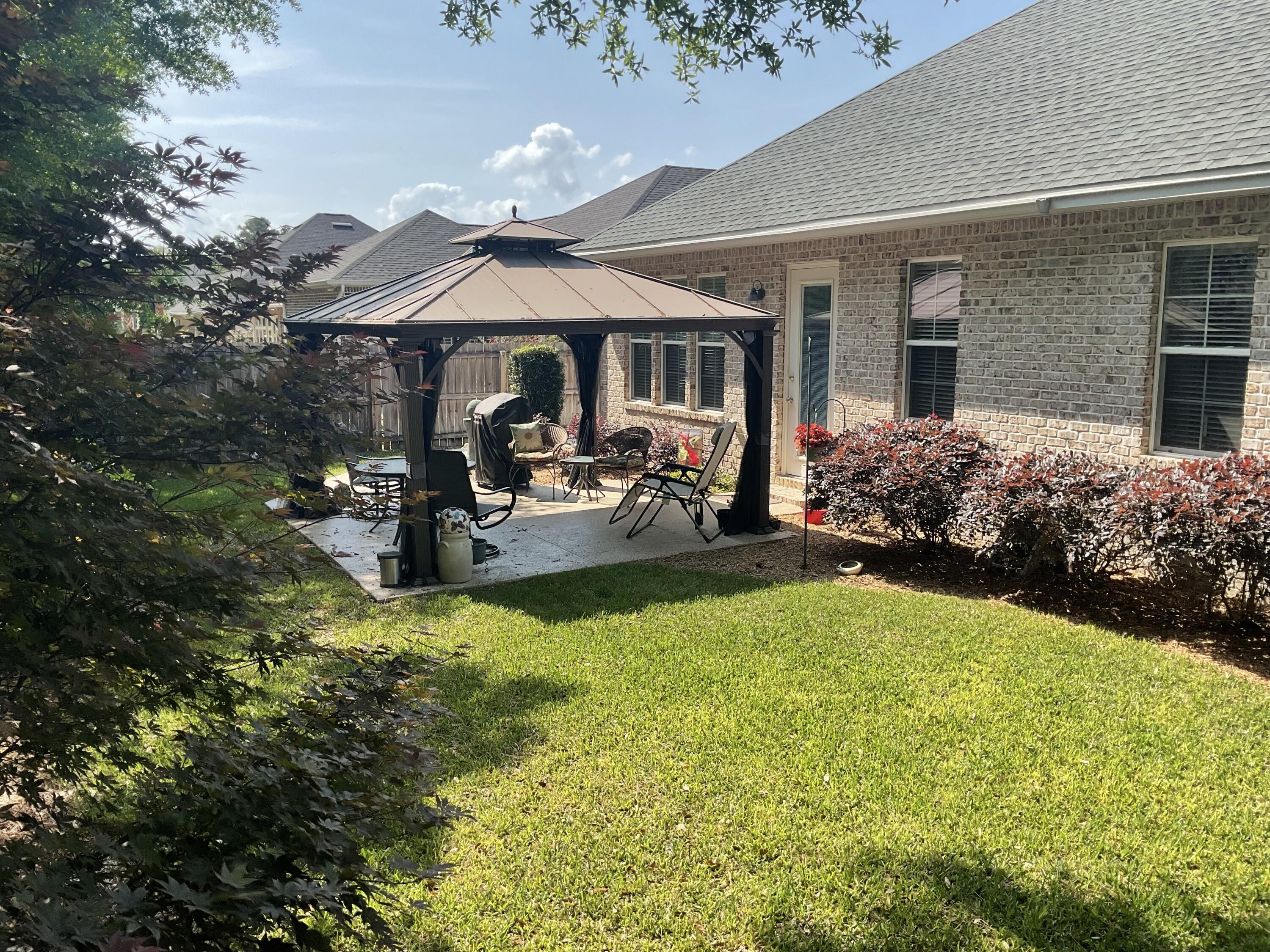THE STABLES AT ROCKY BAYOU - Residential Lease