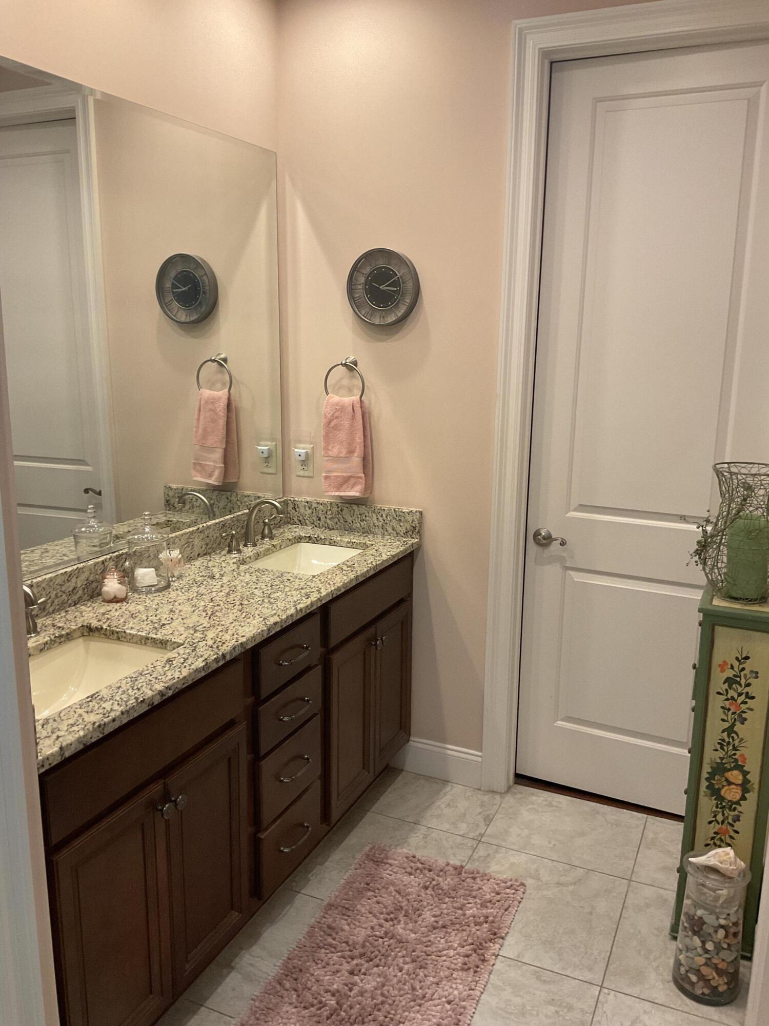 THE STABLES AT ROCKY BAYOU - Residential Lease