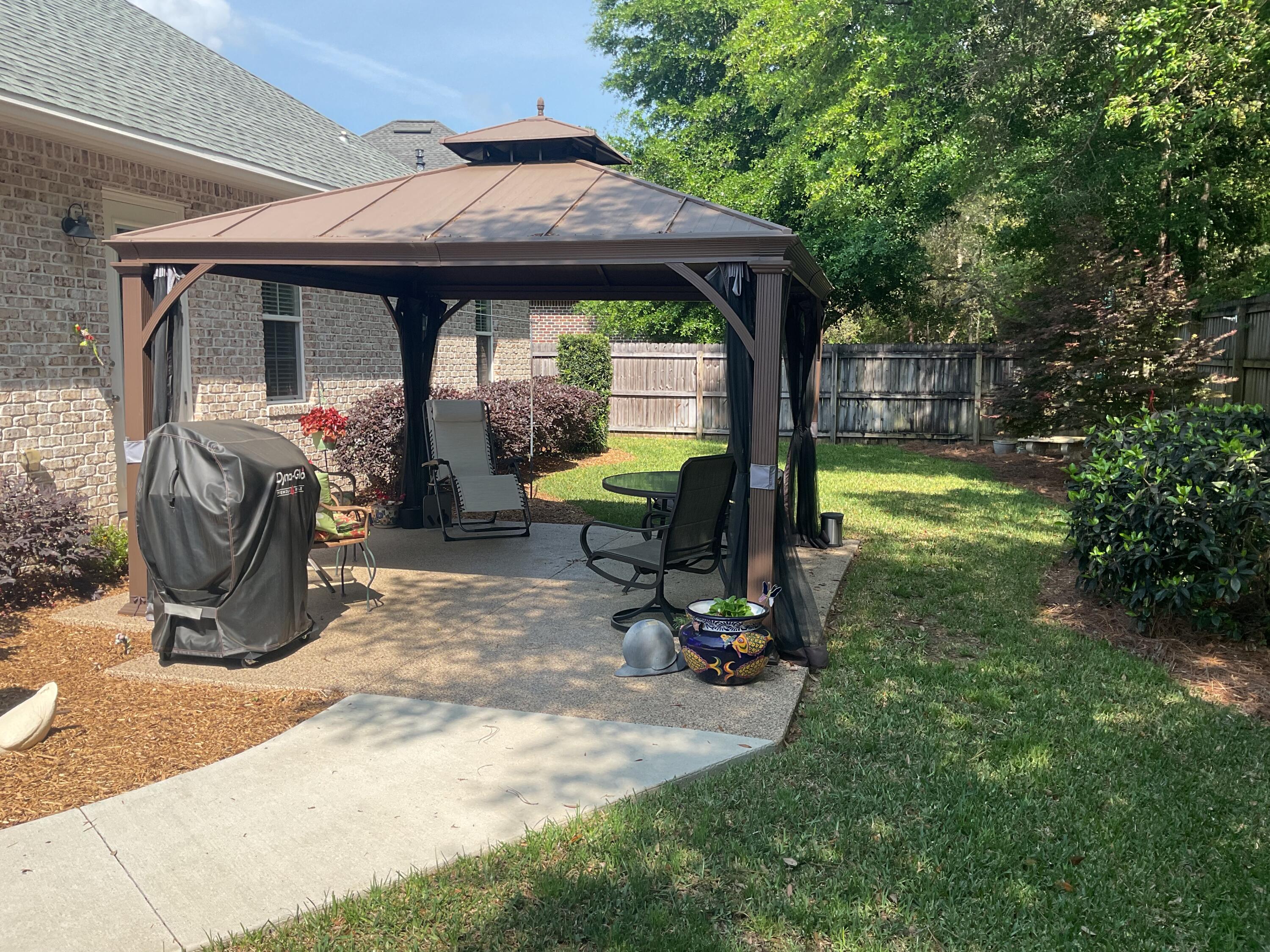 THE STABLES AT ROCKY BAYOU - Residential Lease