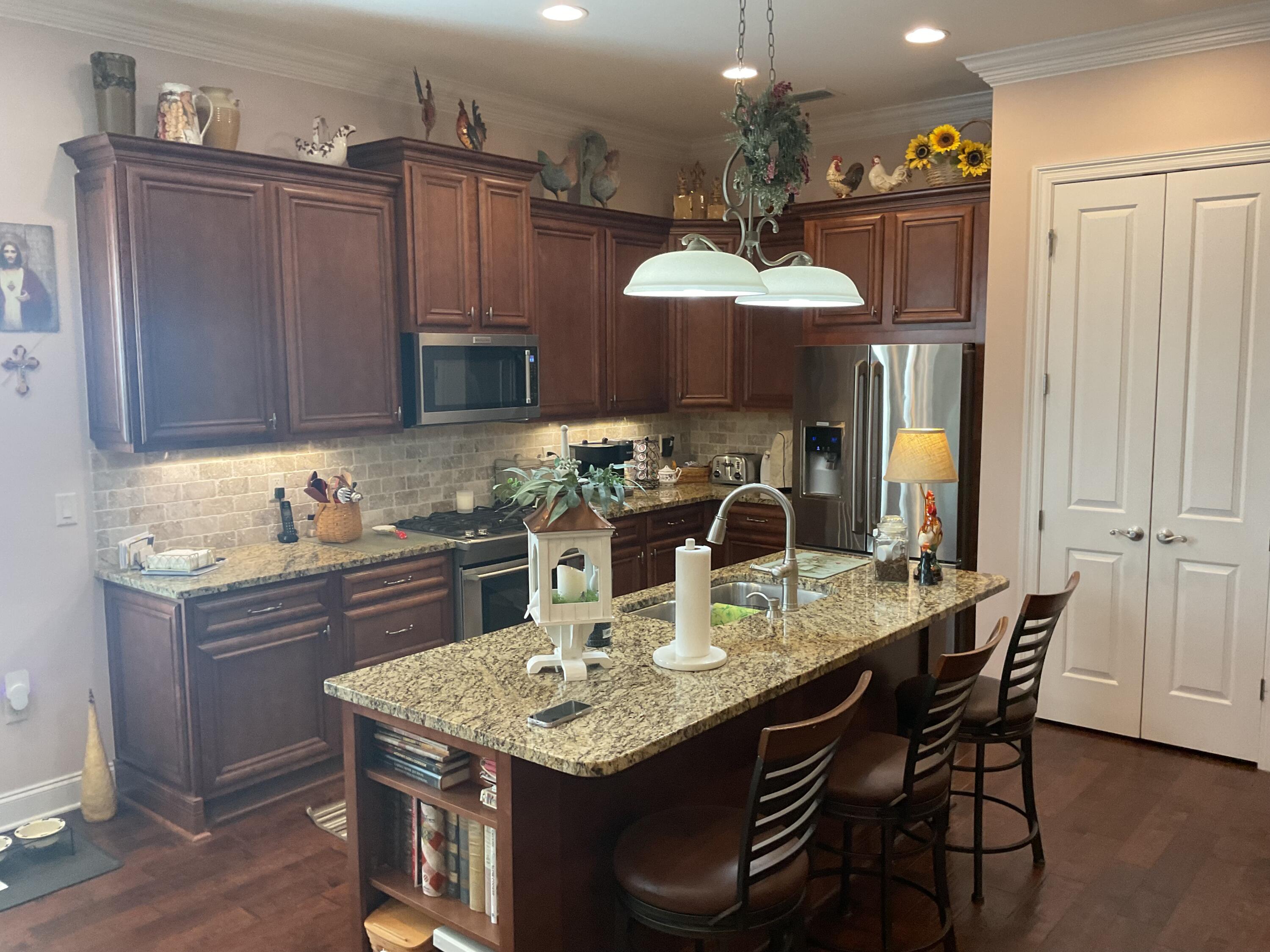 THE STABLES AT ROCKY BAYOU - Residential Lease
