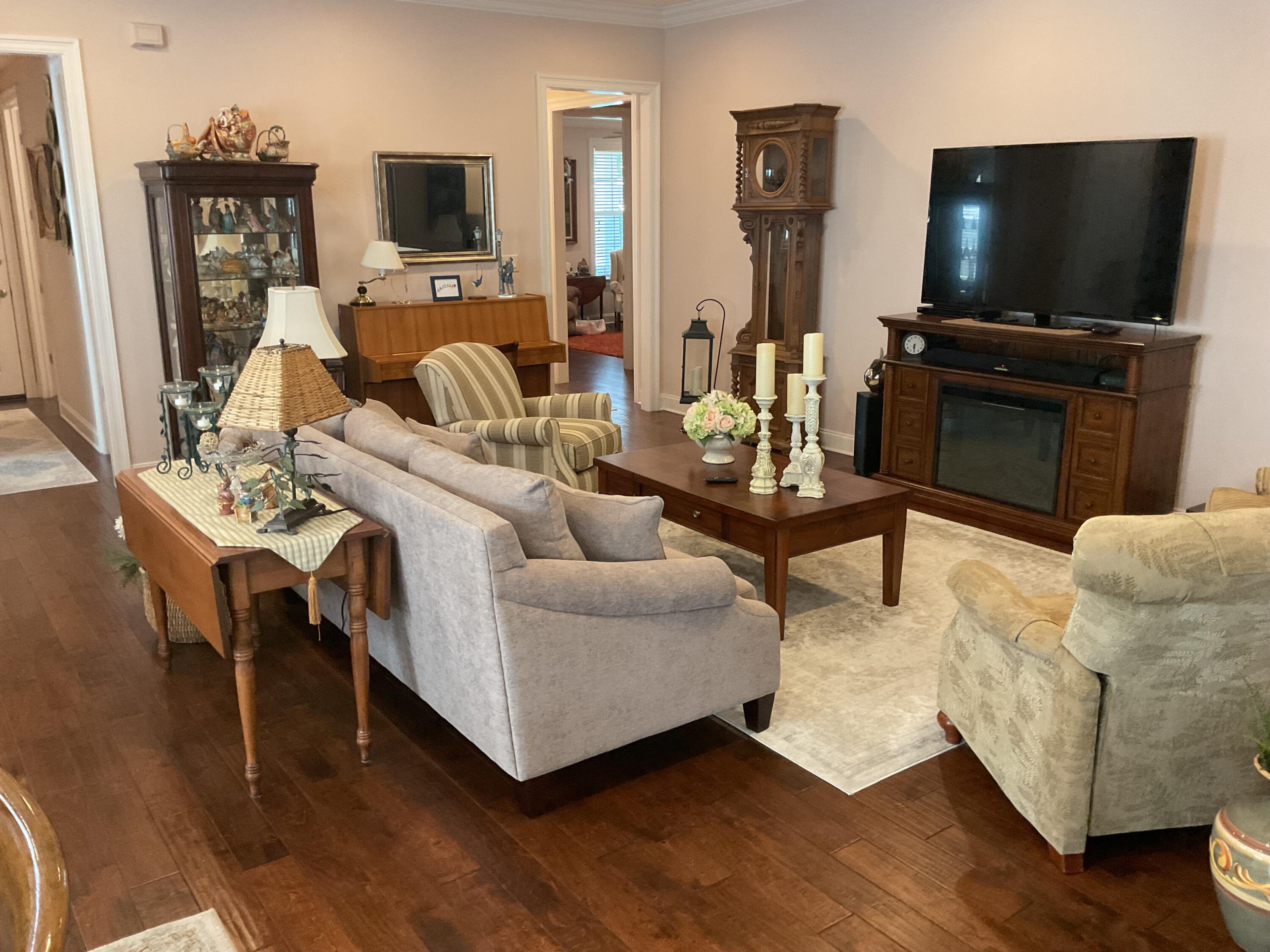 THE STABLES AT ROCKY BAYOU - Residential Lease