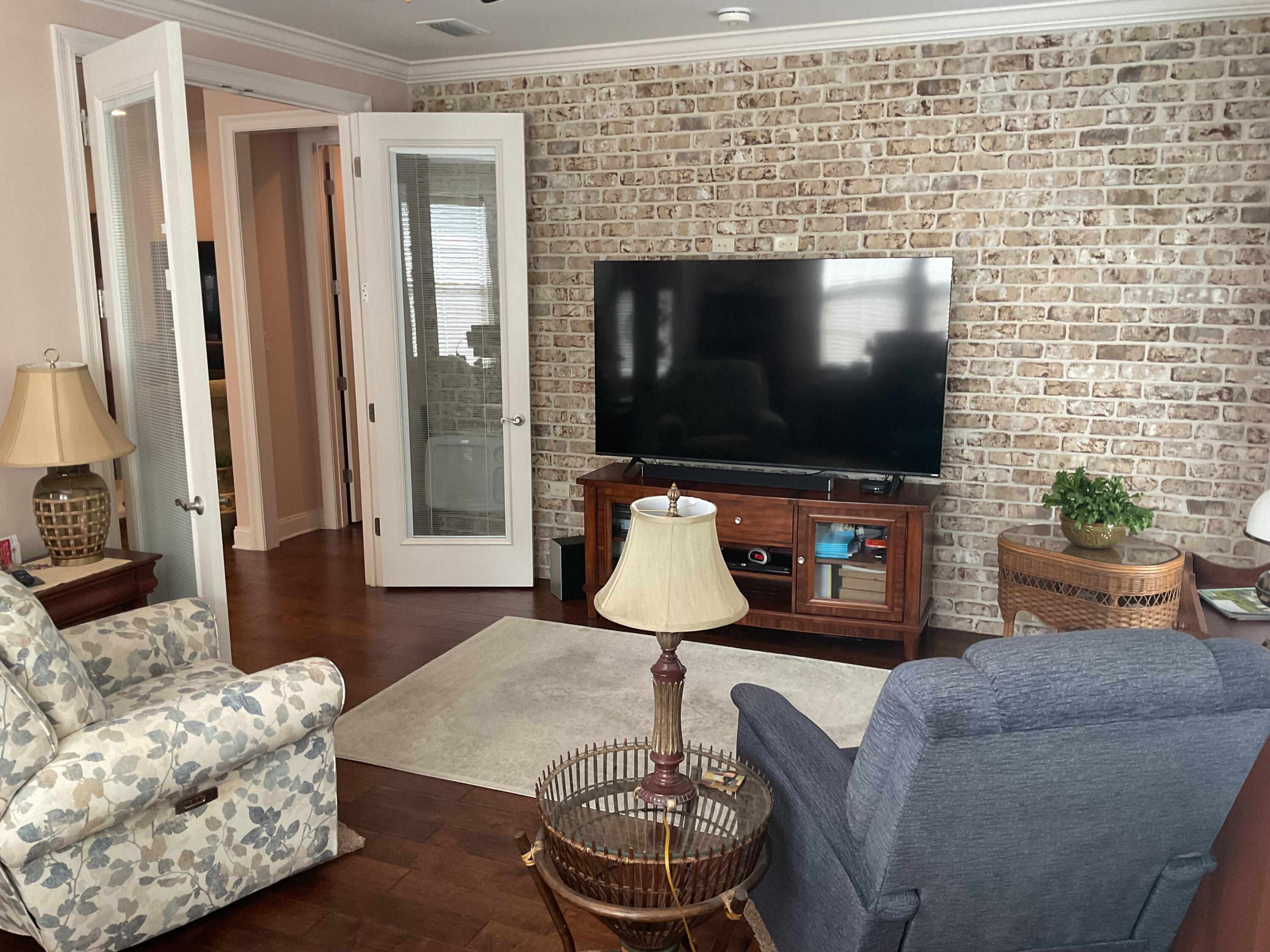 THE STABLES AT ROCKY BAYOU - Residential Lease
