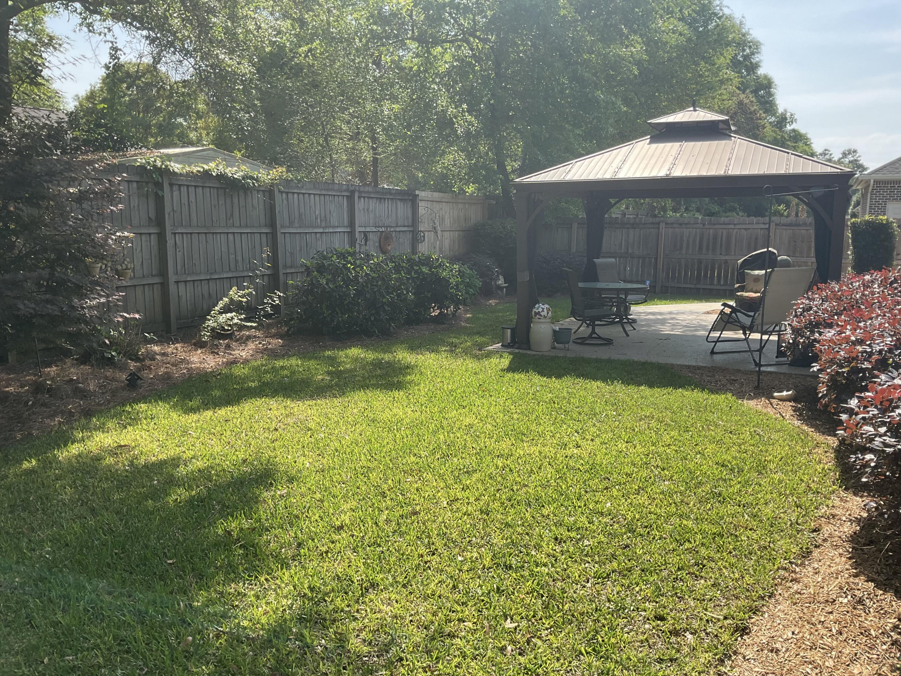 THE STABLES AT ROCKY BAYOU - Residential Lease