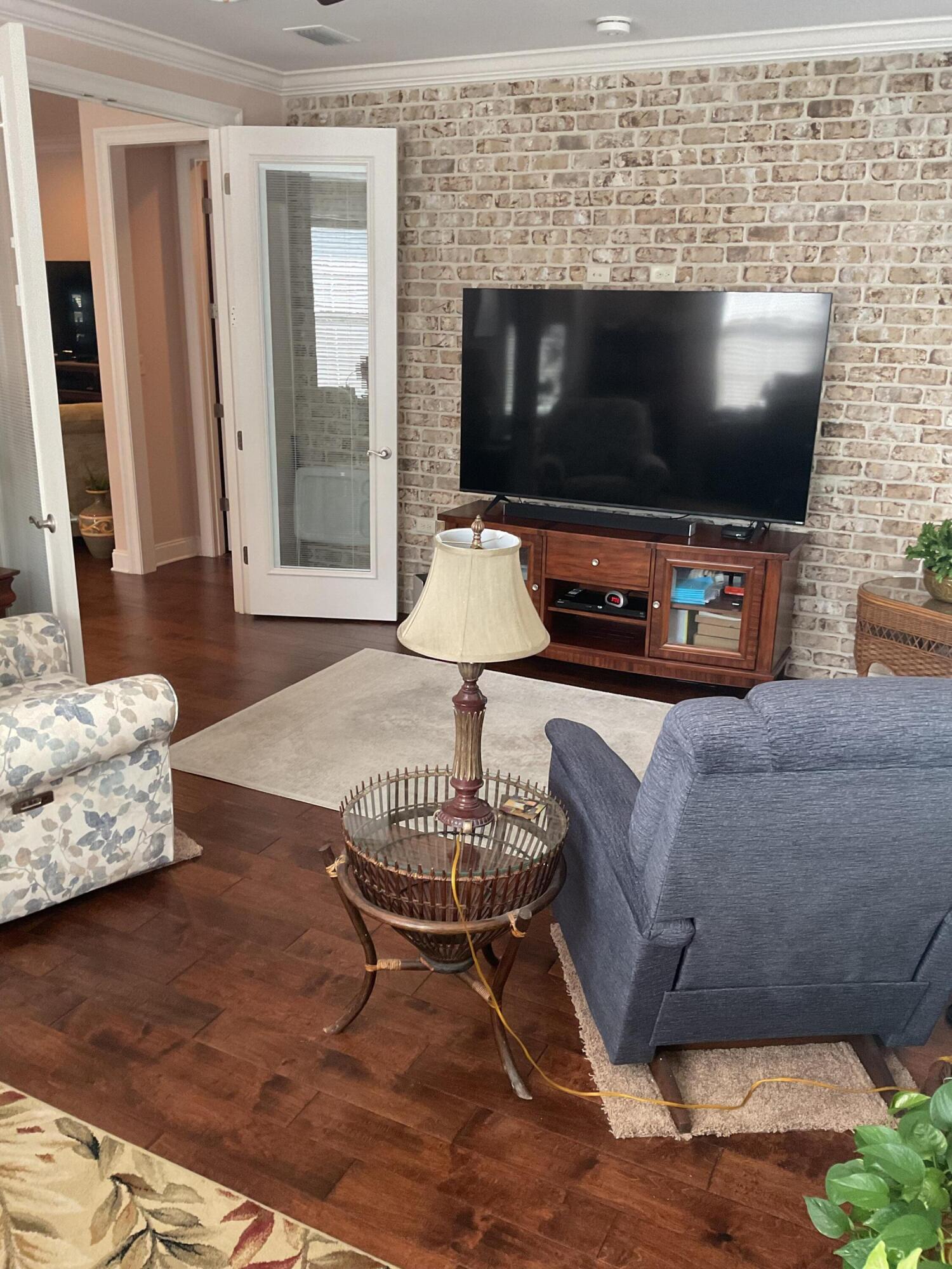 THE STABLES AT ROCKY BAYOU - Residential Lease