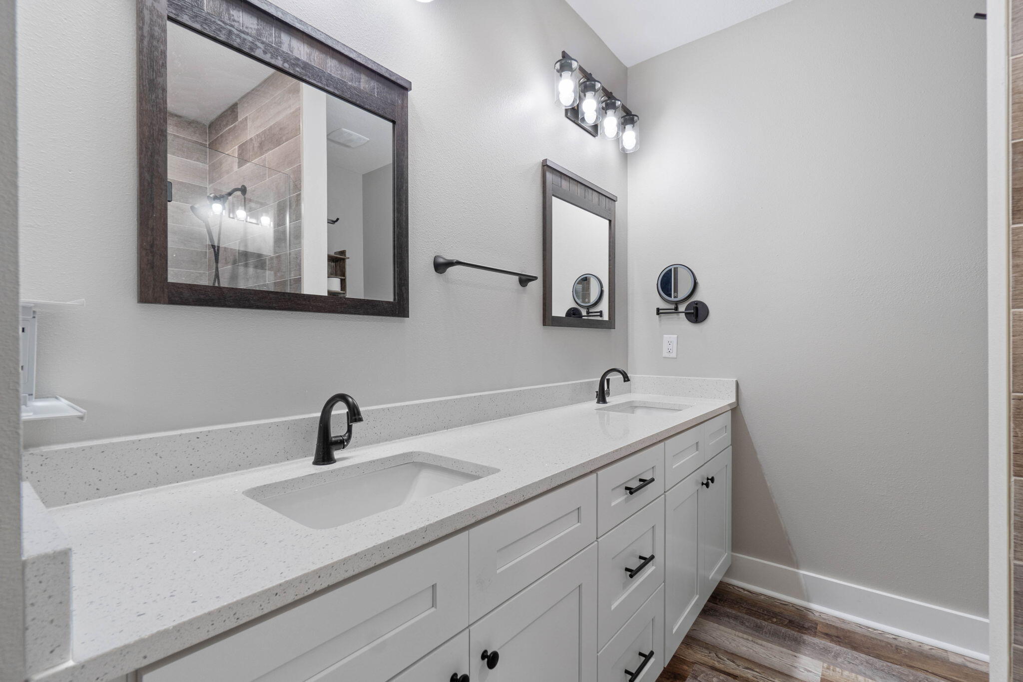 CRESTVIEW SUBURB - Residential