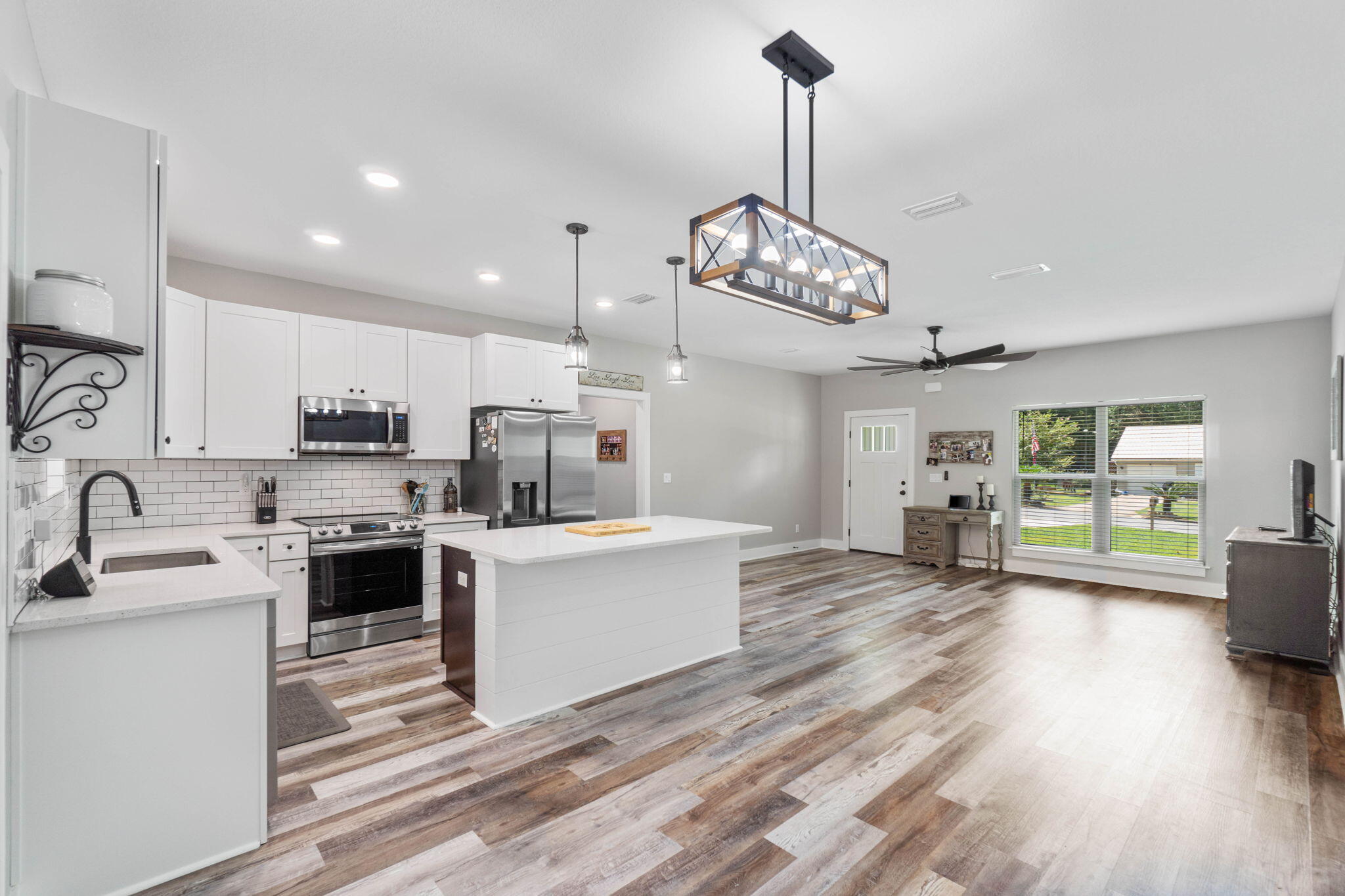 CRESTVIEW SUBURB - Residential