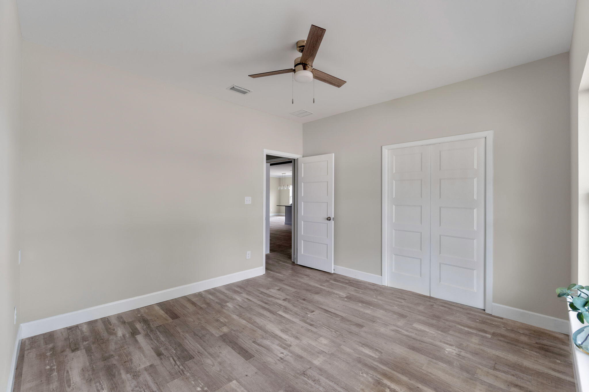 CRESCENT SHORES - Residential