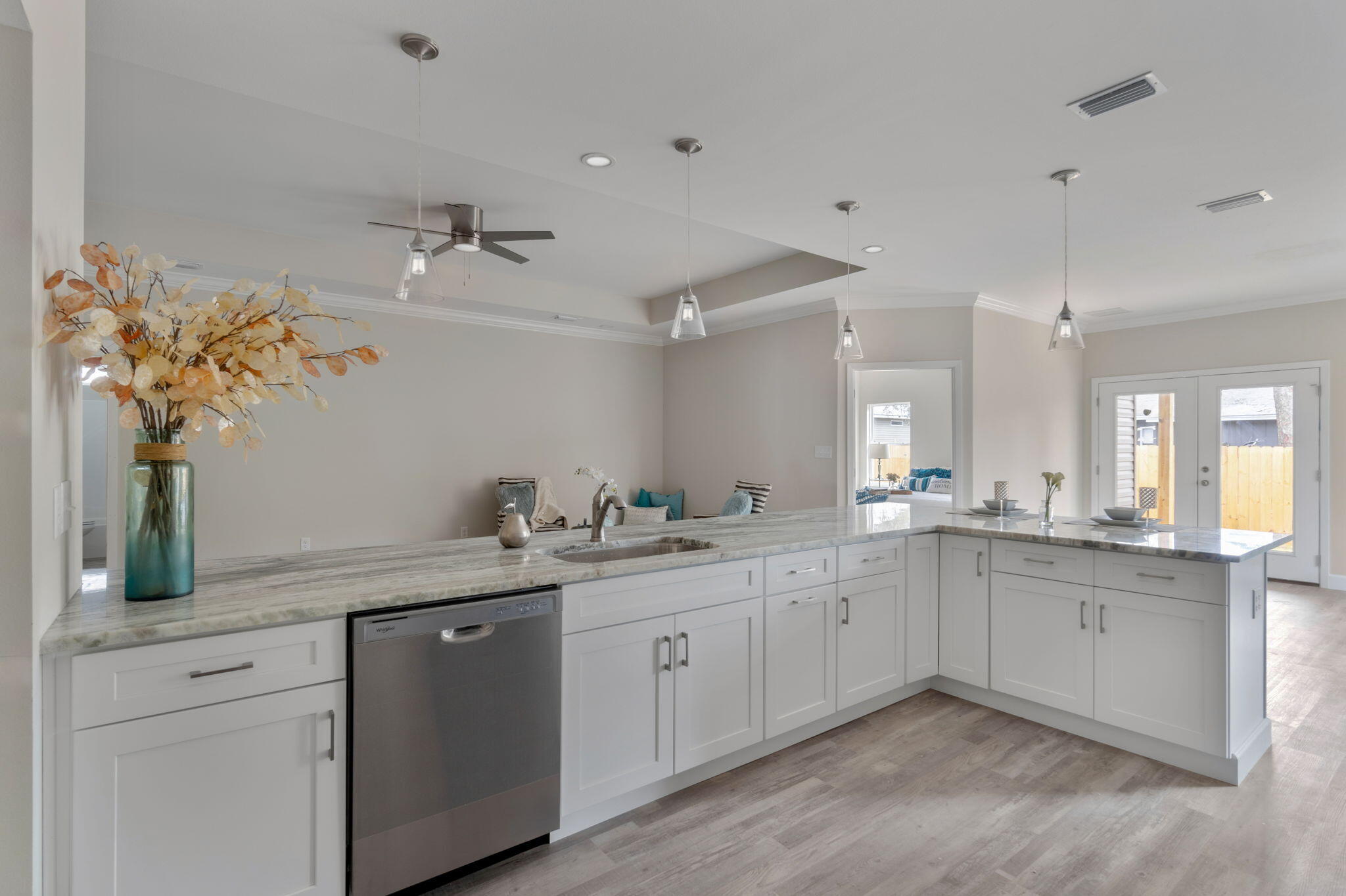 CRESCENT SHORES - Residential